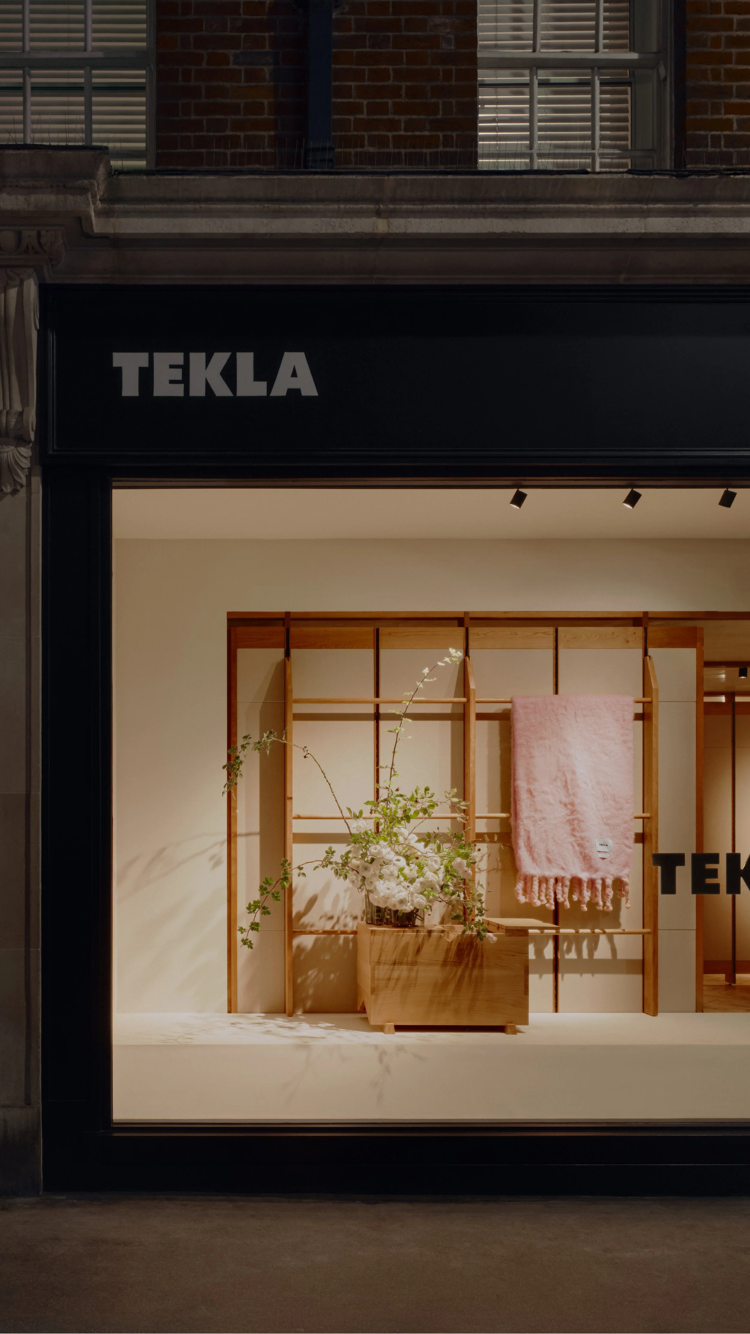 TEKLA_MARYLEBONE_Store_9x16_02.jpg