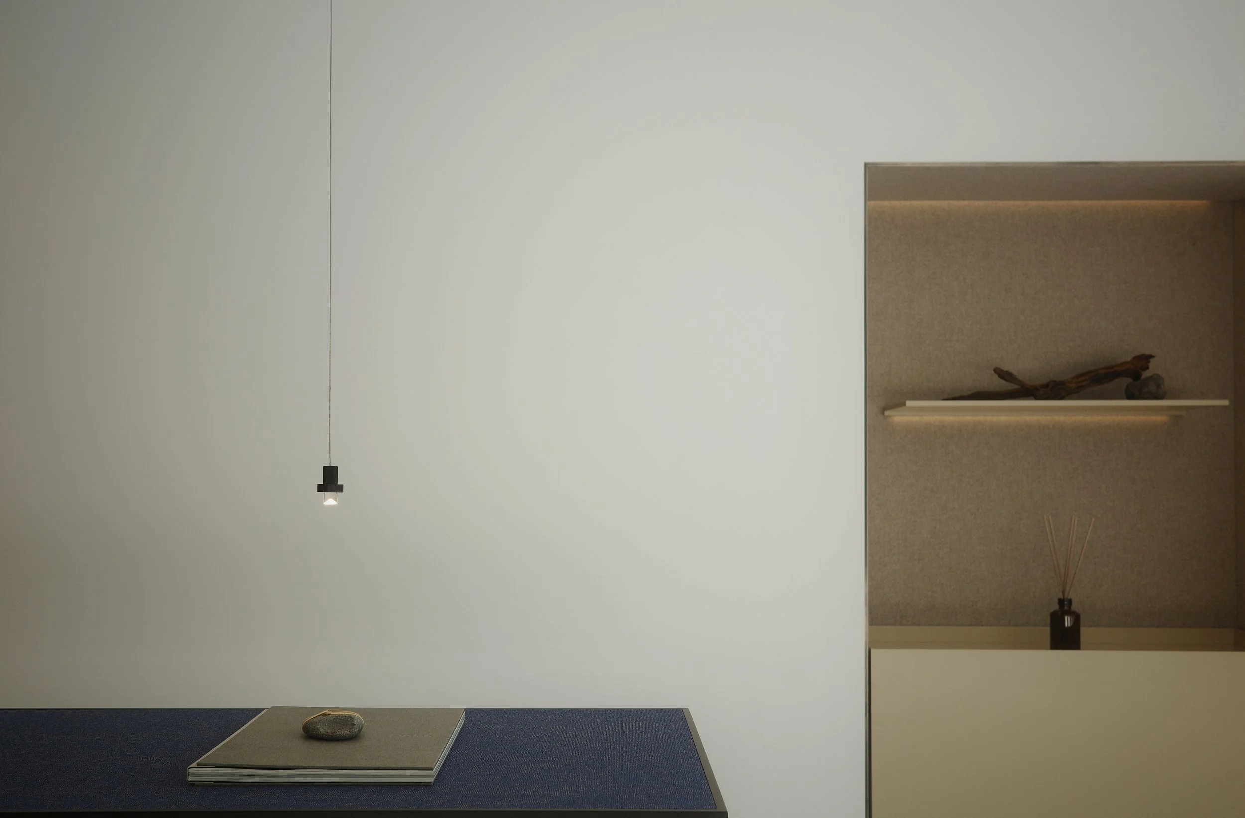 Oplev LEGIO’s showroom med inspirerende eksempler på eksklusive arkitektoniske løsninger inden for belysning, inventar og overflader.