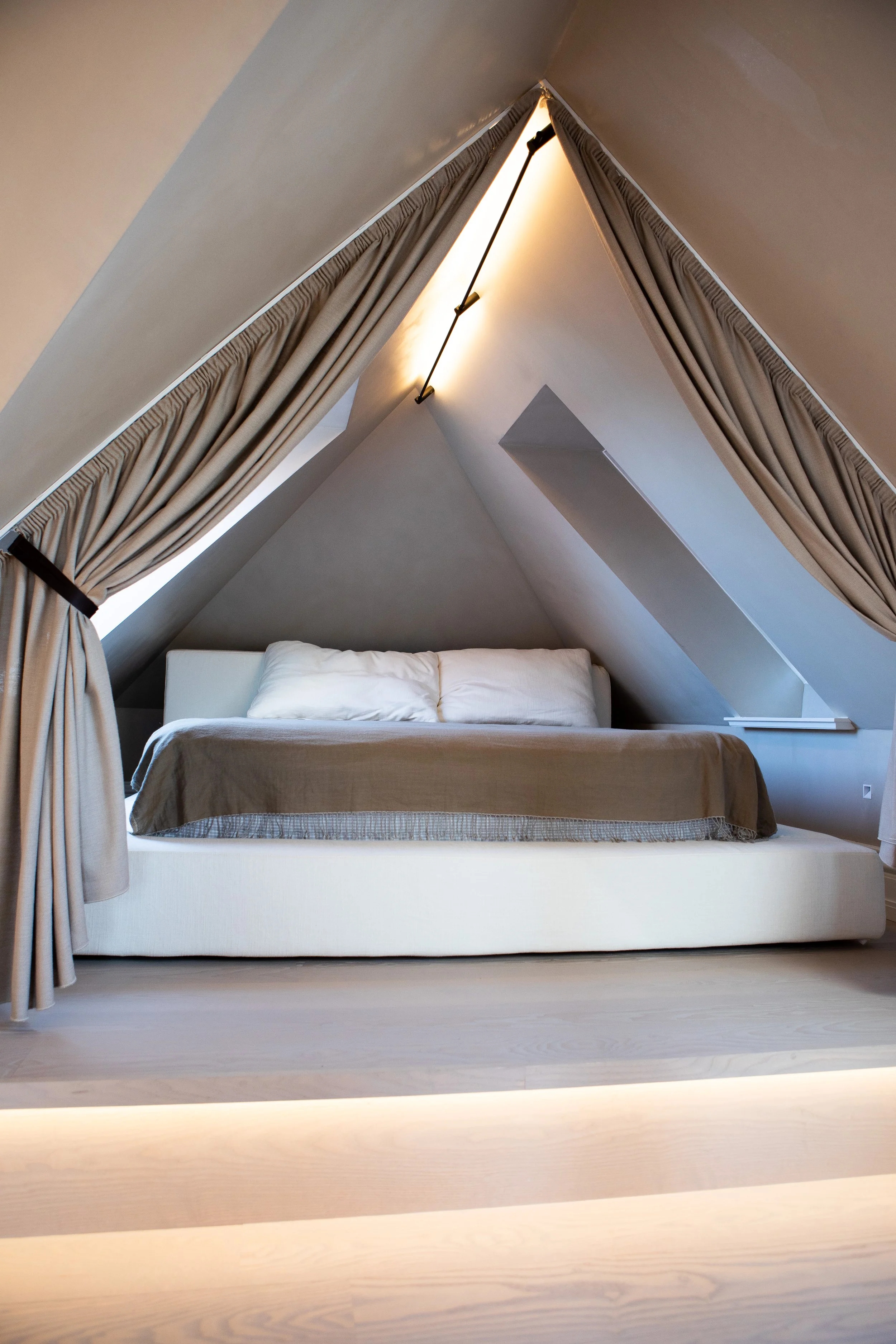 THIN justerbar belysning i skråloft