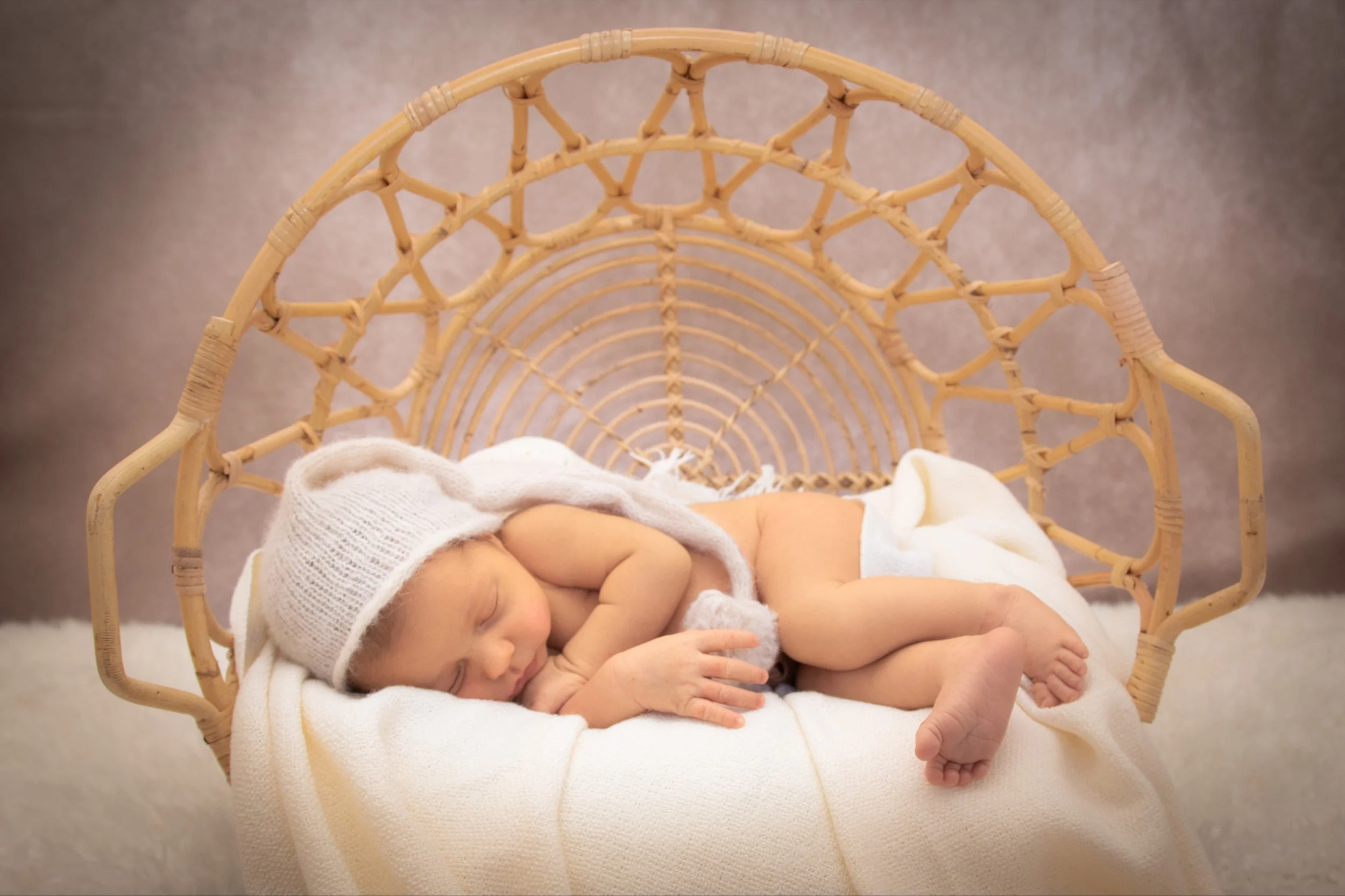 Newborn focení v ateliéru v Berouně