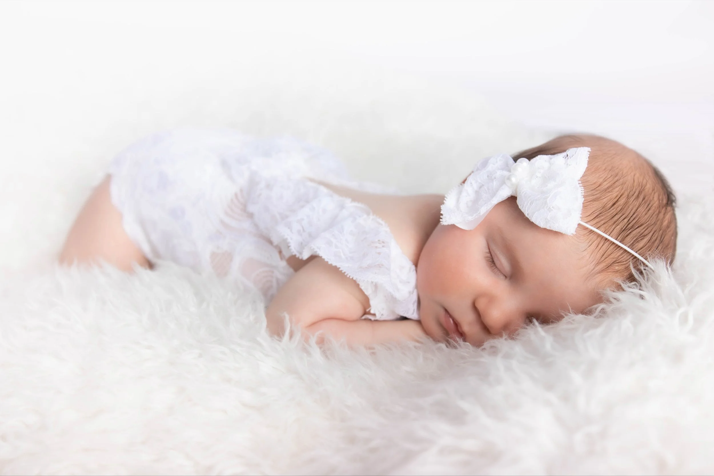 Newborn focení v ateliéru v Berouně