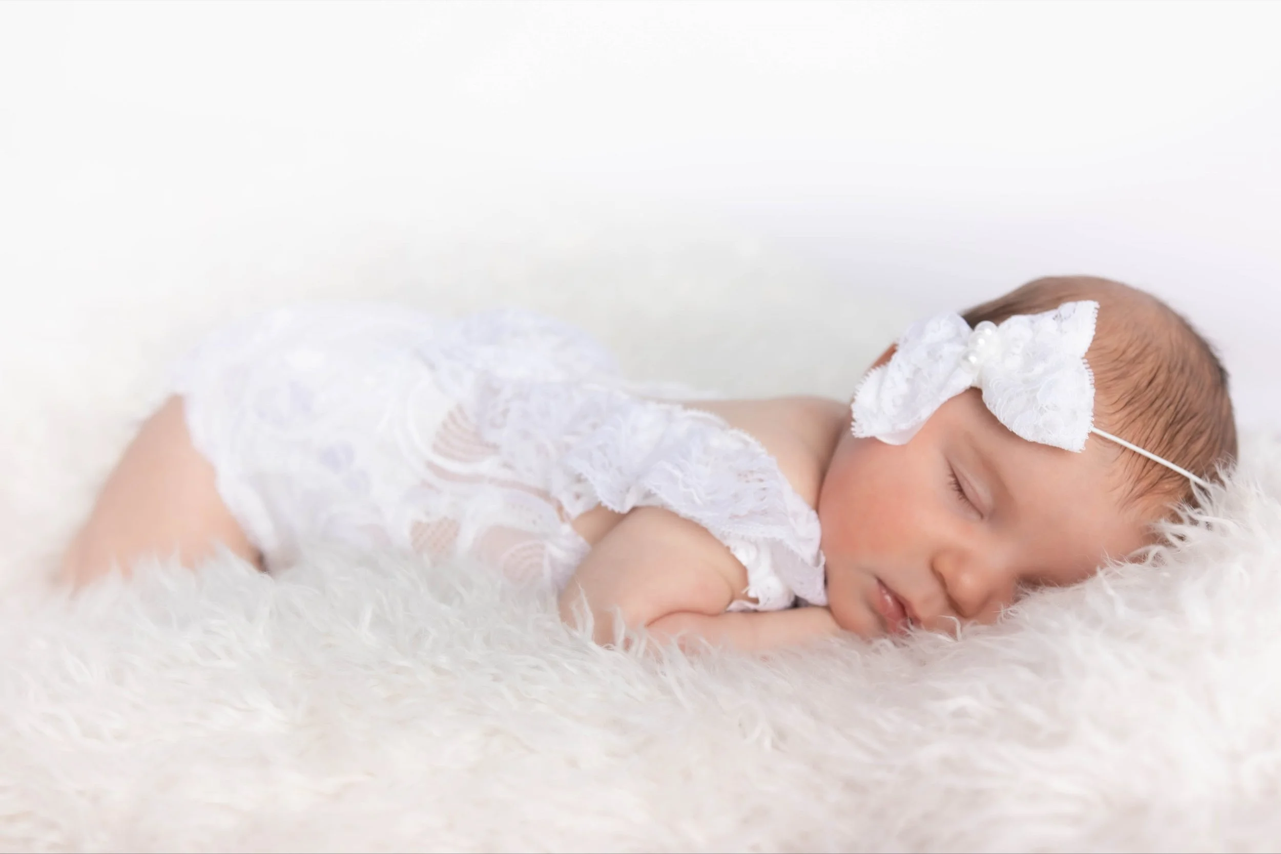Newborn focení v ateliéru v Berouně