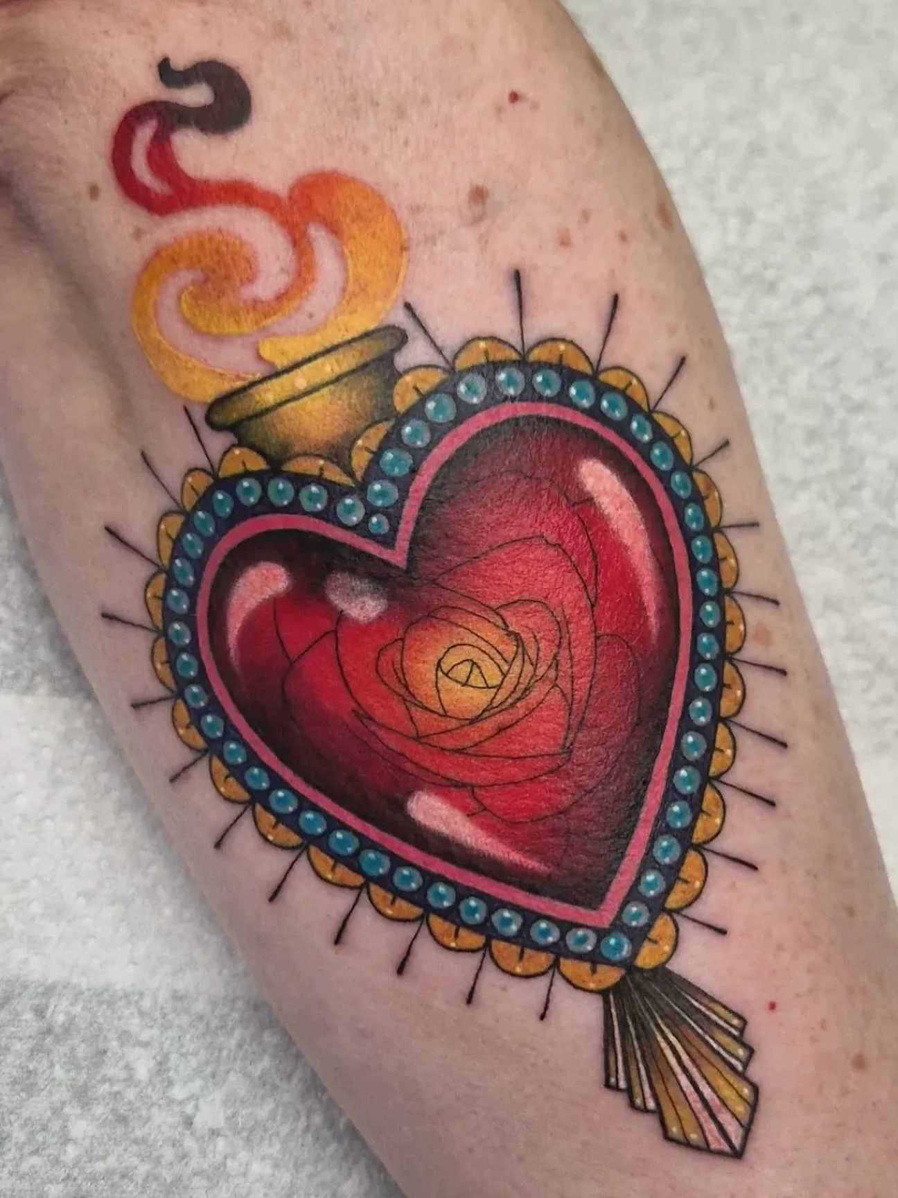 Gorgeous sacred heart from @velvetgypsytattoos 
.
While known for her beautiful clean black and gray work, Heather also tattoos in bold bright colour. Reach out to her directly with your enquiries and for upcoming availability. 
.
#brightontattoo #br