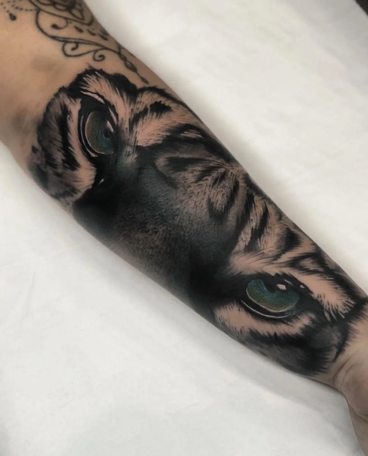 Eye of the tiger from @ballytattoos 
.
Contact Kyle directly for booking information and remaining sessions at the studio.
.
#brighton #brightontattoo #brightontattooartists