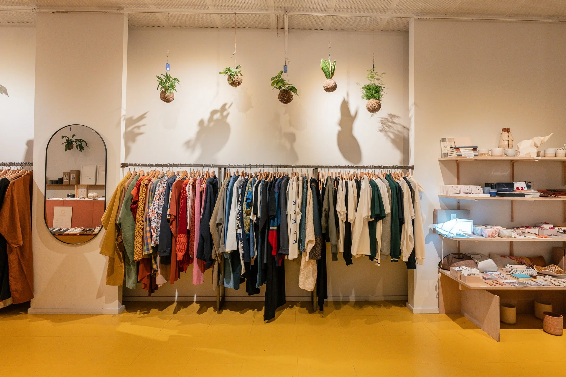 APT_ShopInPorto_ CRUCreativeHub_2025_ (4).jpg