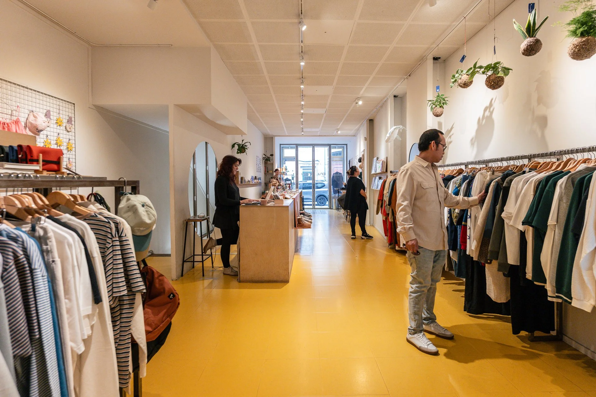 APT_ShopInPorto_ CRUCreativeHub_2025_ (3).jpg