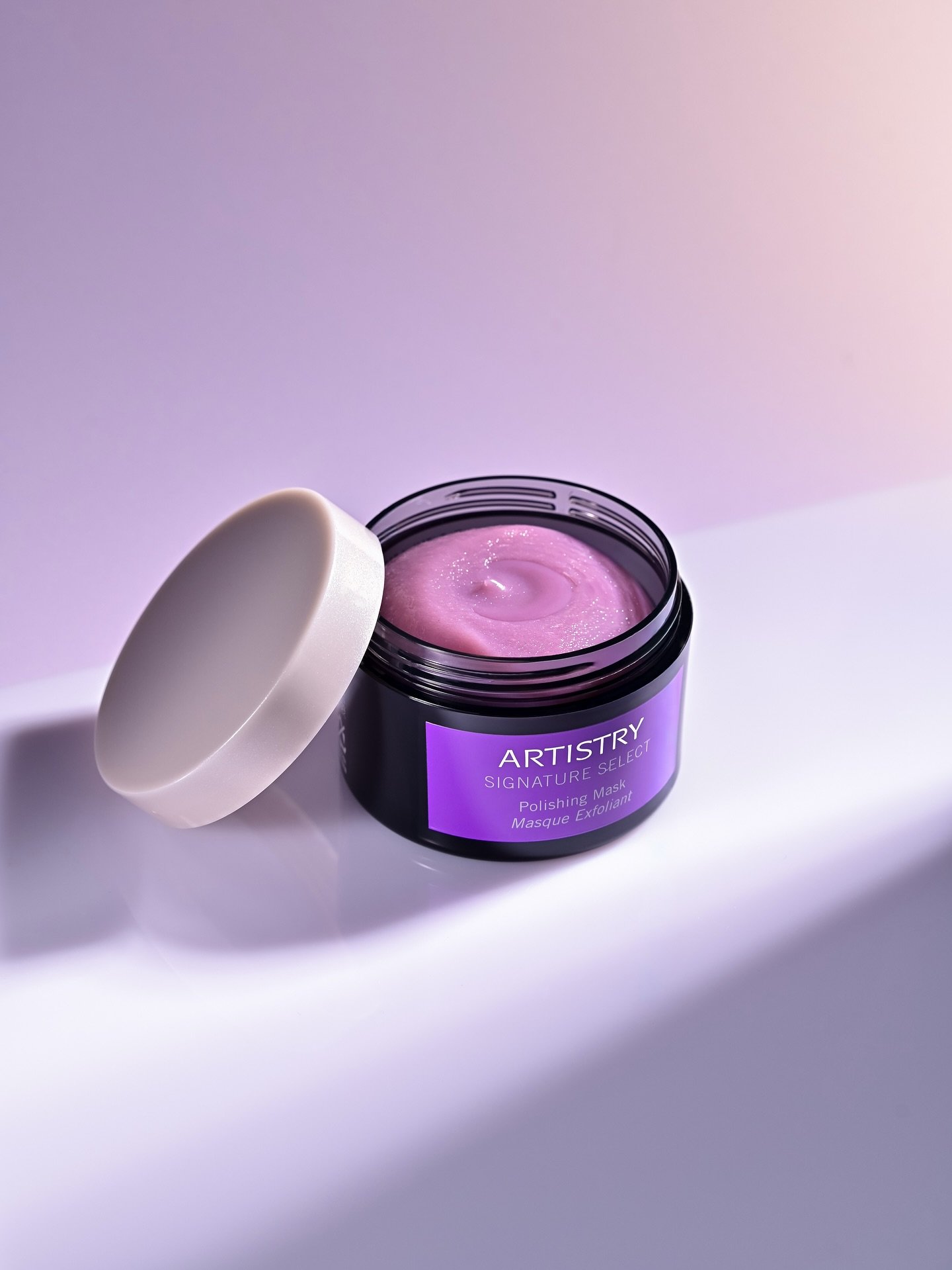 Experimenting with light and colours ✨

Swipe right to see the behind the scenes of this shot for @artistry polishing mask 😍

#productphotography #beauty #skincarevisuals #cleanaesthetic #artistry #amwaycreatorsth #amway