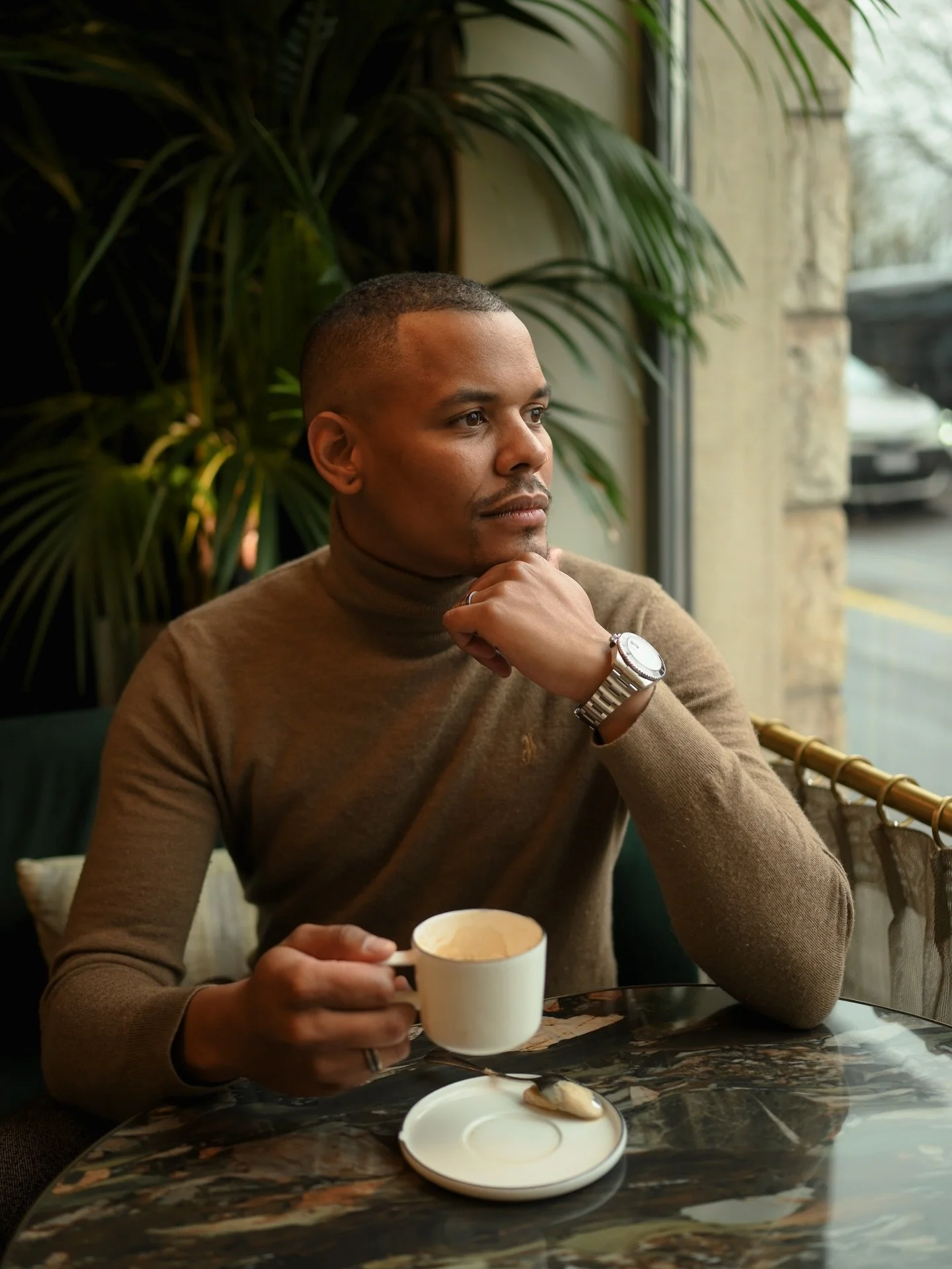 Timeless over trends.

Personal branding isn&rsquo;t about posing.
It&rsquo;s about presence, lifestyle, philosophy &mdash;
and the spaces in between.

I photograph people as they are:
in moments of pause, reflection, and quiet confidence,
where life