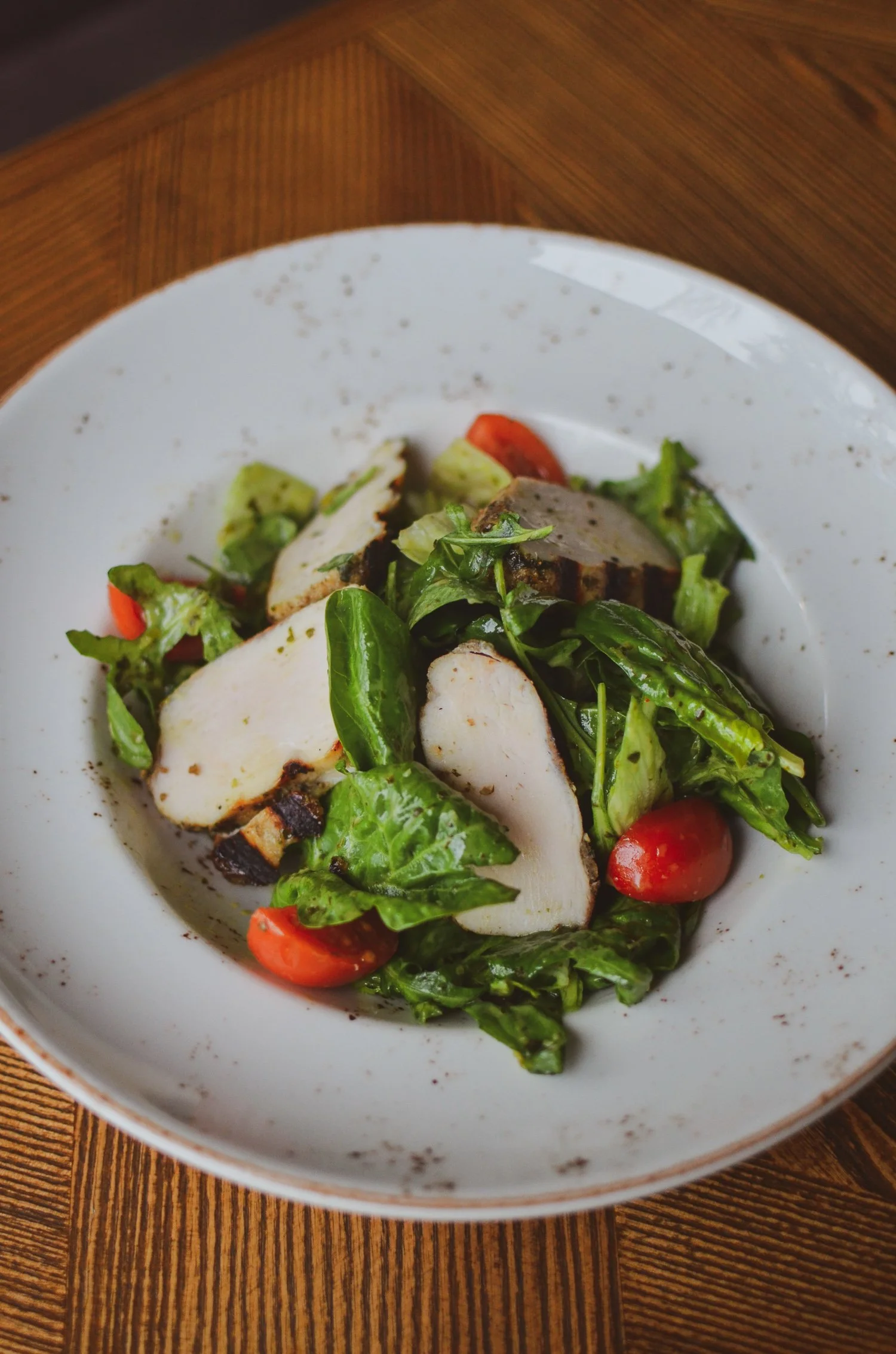 salad-with-chicken-and-tomats-1500w.jpg