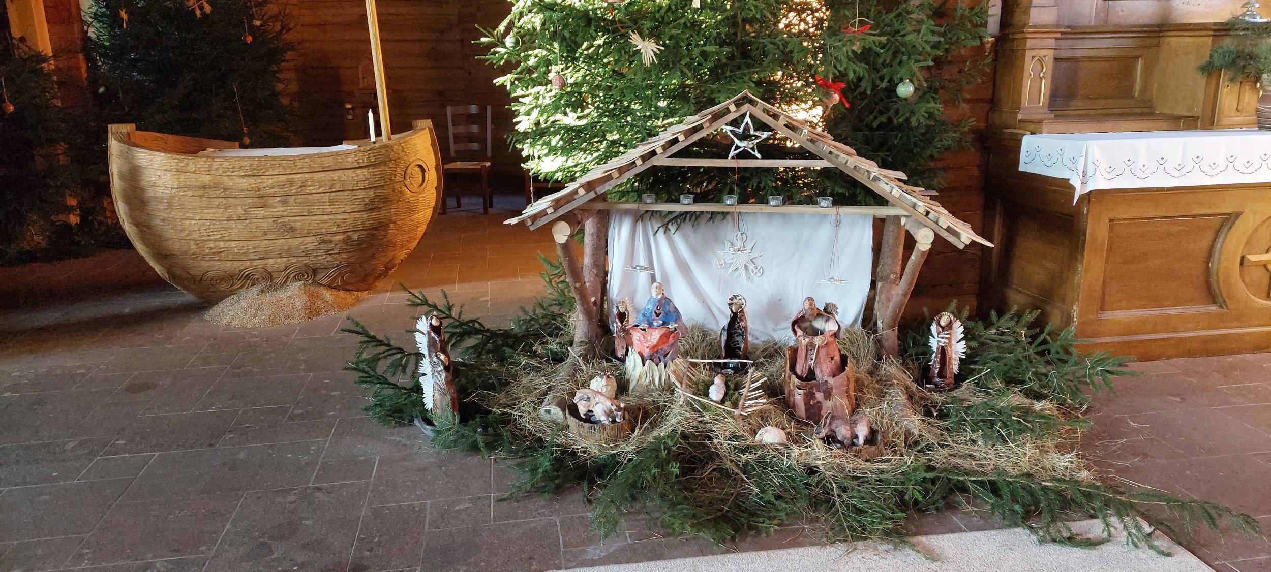 Nuoširdžiai sveikiname jus su Kristaus gimimu!