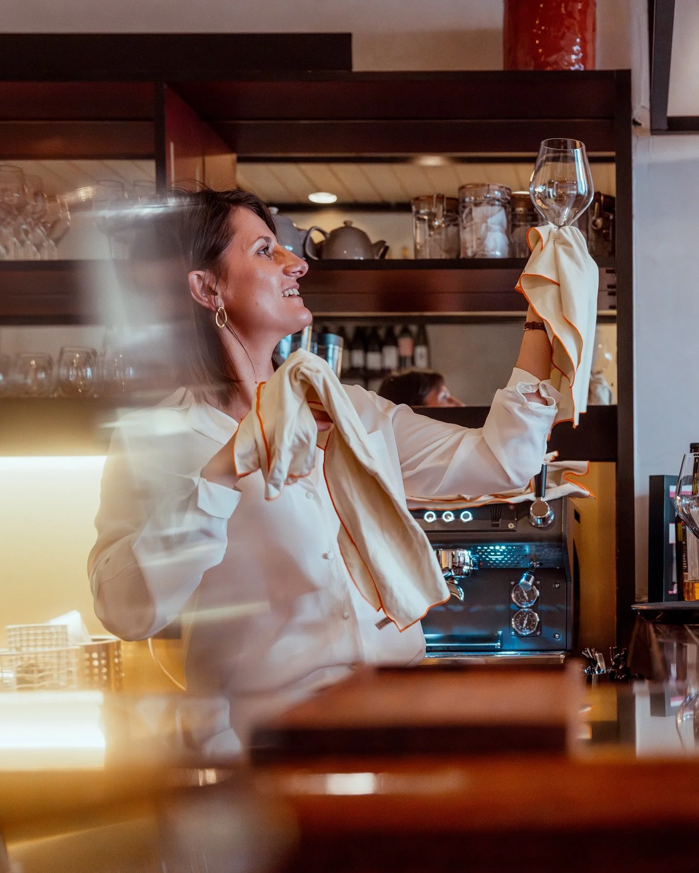C&rsquo;est 12H c&rsquo;est parti ! 🕛 

Le service commence, et chez Mati&egrave;re, tout est pr&ecirc;t pour vous accueillir. Chaque d&eacute;tail compte : une mise en place soign&eacute;e, une &eacute;quipe solidement en place pour vous offrir une