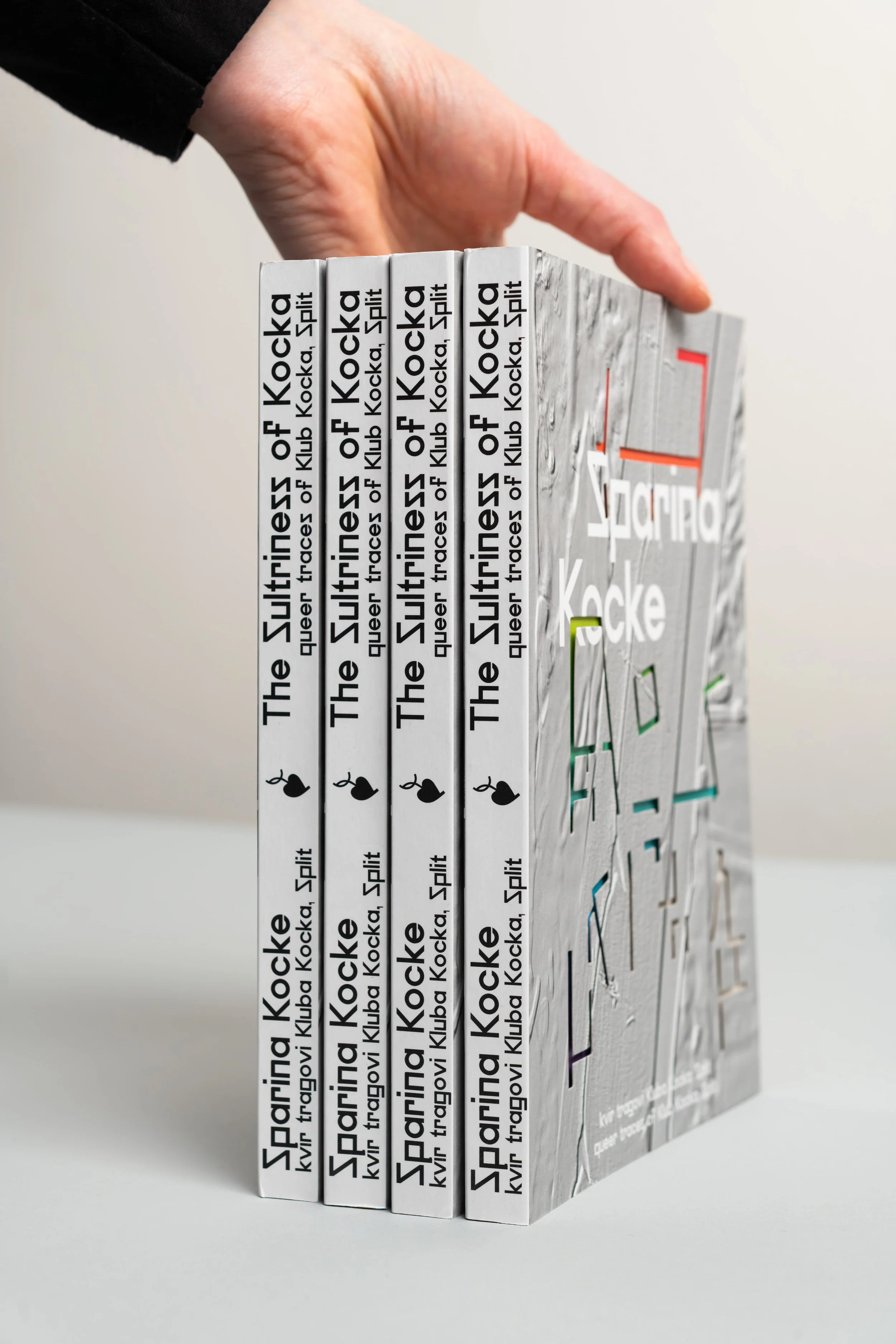 MATERIALMATTERS/ Victoria Gentsch Ansichten einer Publikation: Sparina Kocke, Die Blaue Distanz