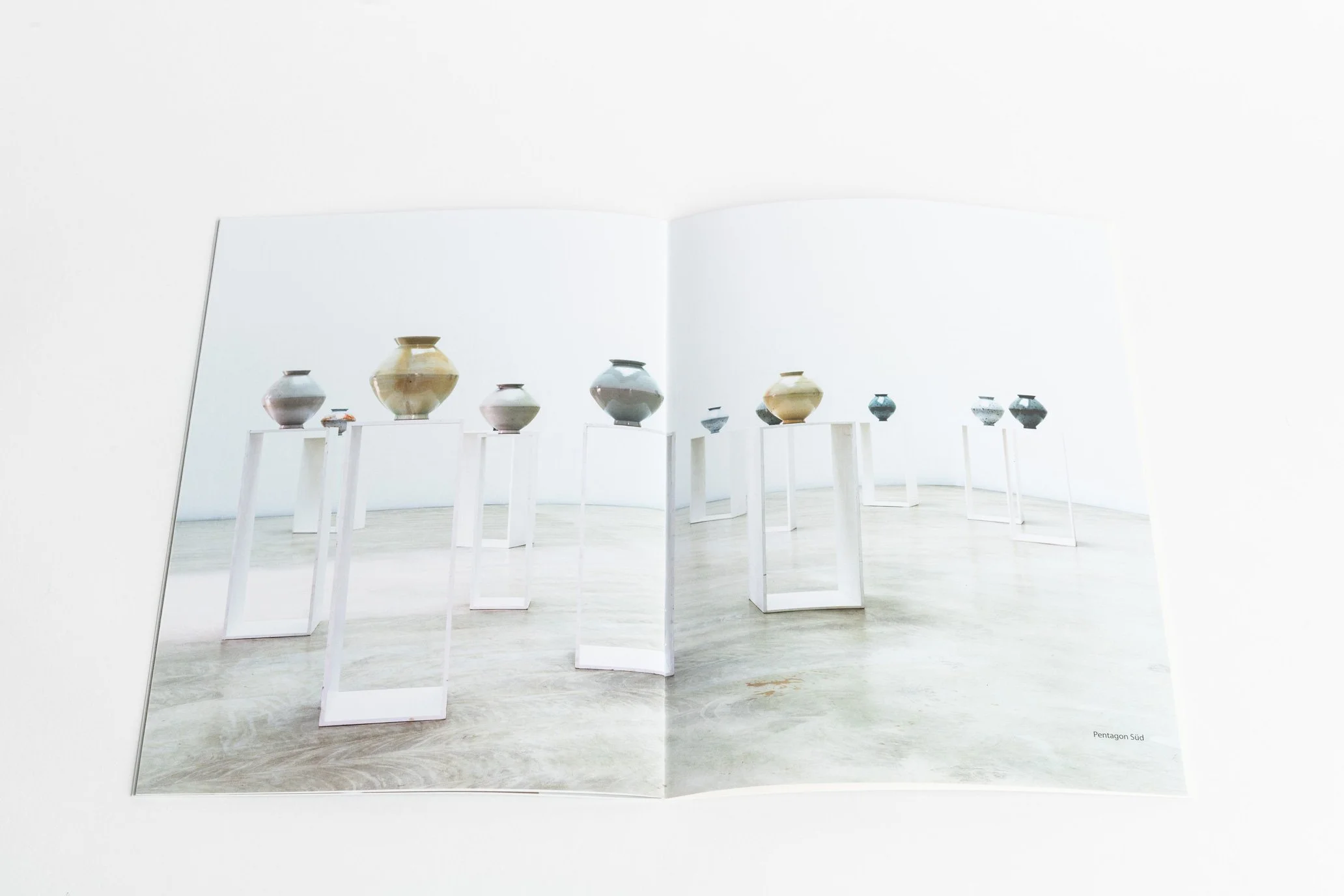Katalogproduktion Jooyoung Lee Gefäße, Raumansichten Oktogon Hochschule für Bildende Künste Dresden, Fotografie: MATERIALMATTERS / Robert Vanis