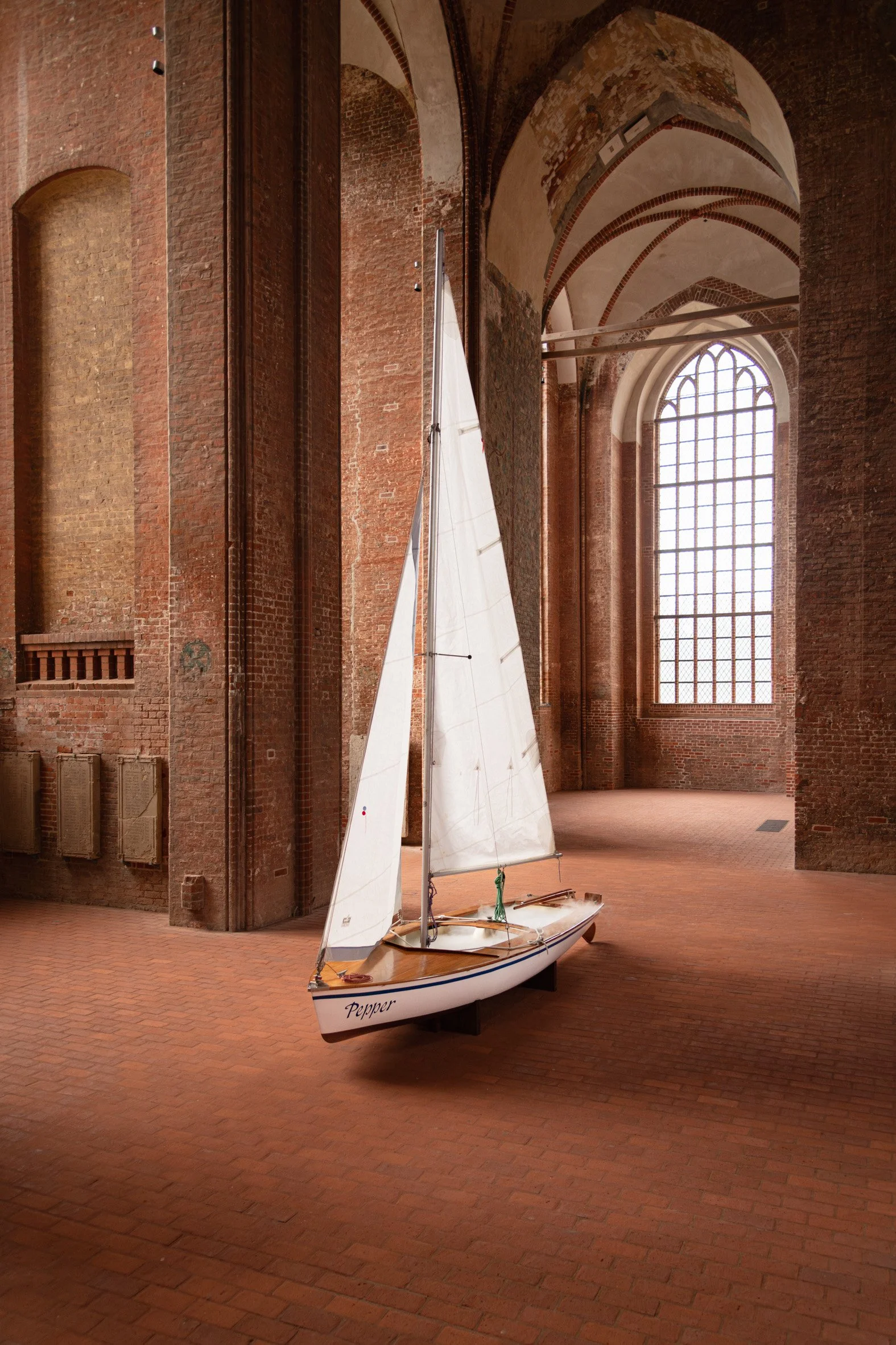 Stephanie Lüning im Kunstraum St. Georgen, Wismar © MATERIALMATTERS / Robert Vanis