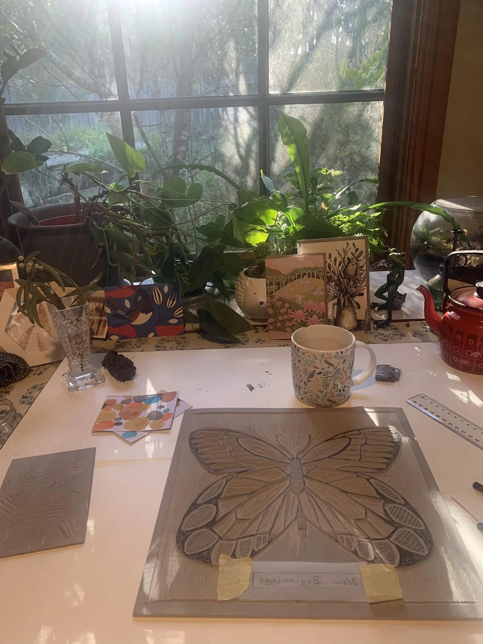 My favourite way to start the day&hellip; sunshine, warm tea and time for art play 😊.