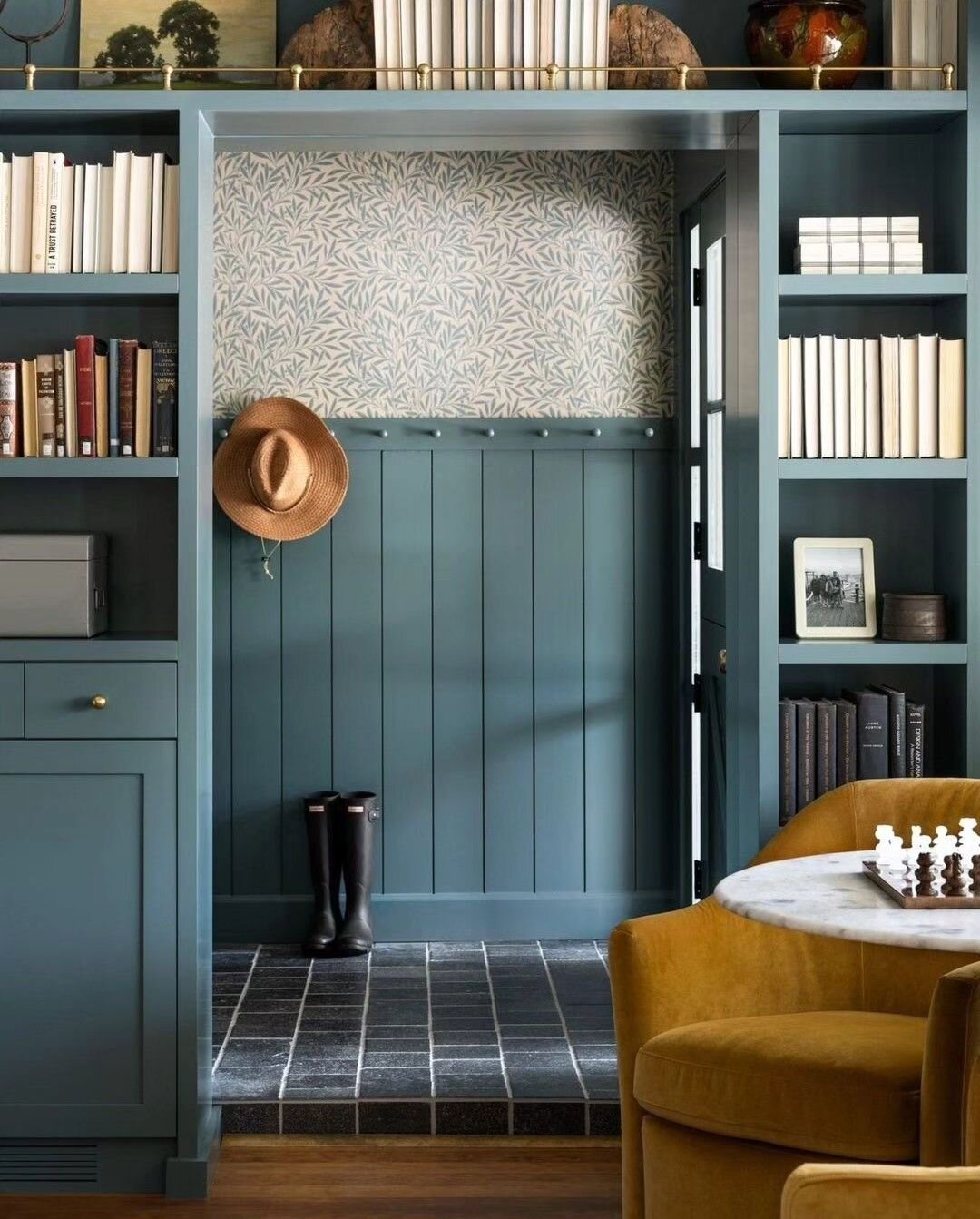 We love a good mudroom and this one by @studiomcgee is just perfect 👏

#perthrenovation #perthinteriors #renovationswa #buildingjourneyperth #perthisok #perthdesigners #perthcreatives #perthbusiness #interiordesigner #pertharchitecture #perth #inter