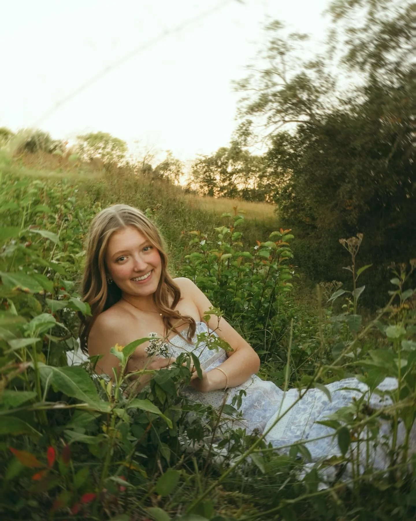 Sophie&rsquo;s senior shoot was pure magic 🌾✨

#nashvillephotographer #nashvilleportraits #seniorphotosession