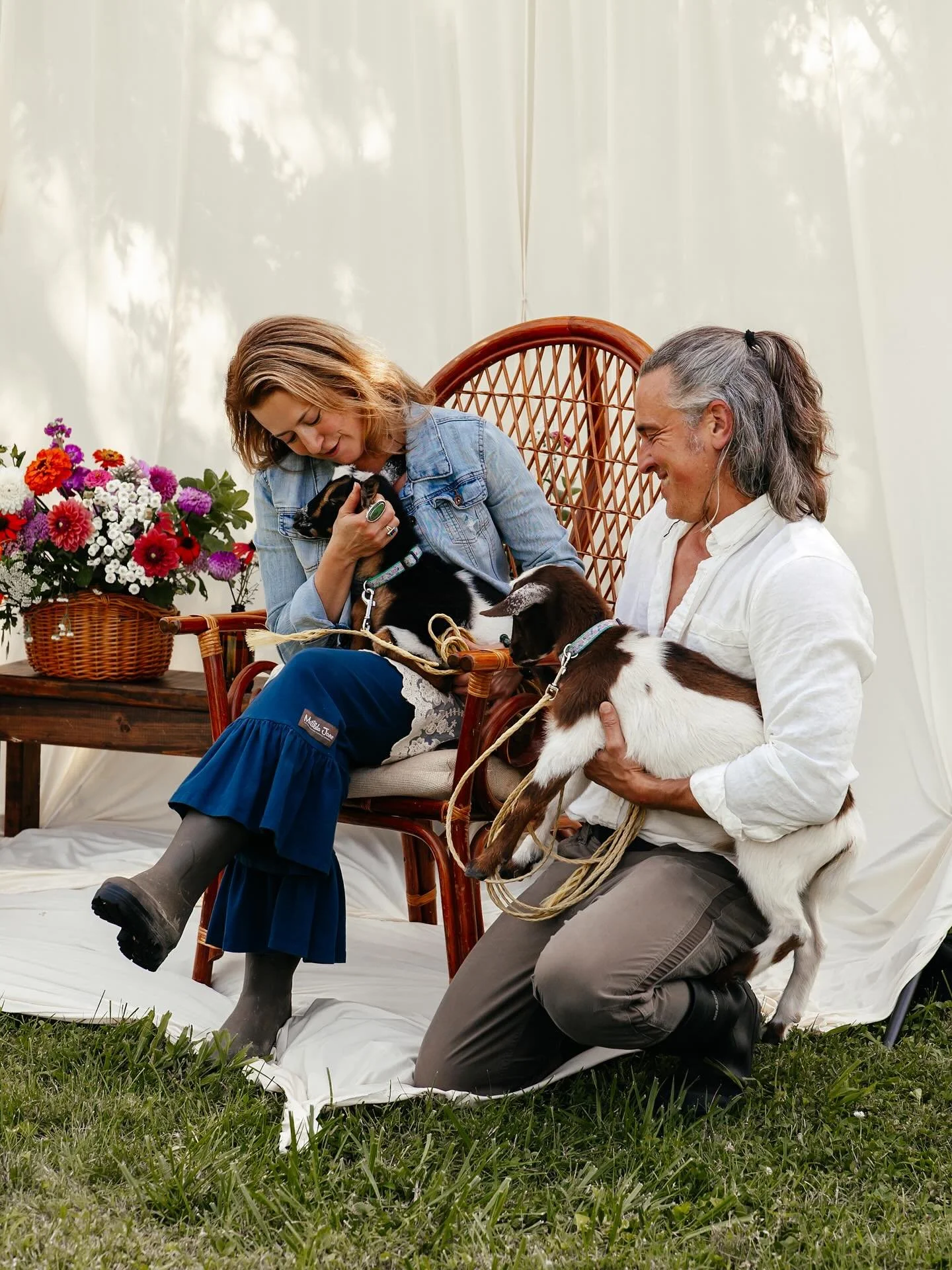 baby goats + fresh flowers + these two = a match made in heaven 🐐🌷✨