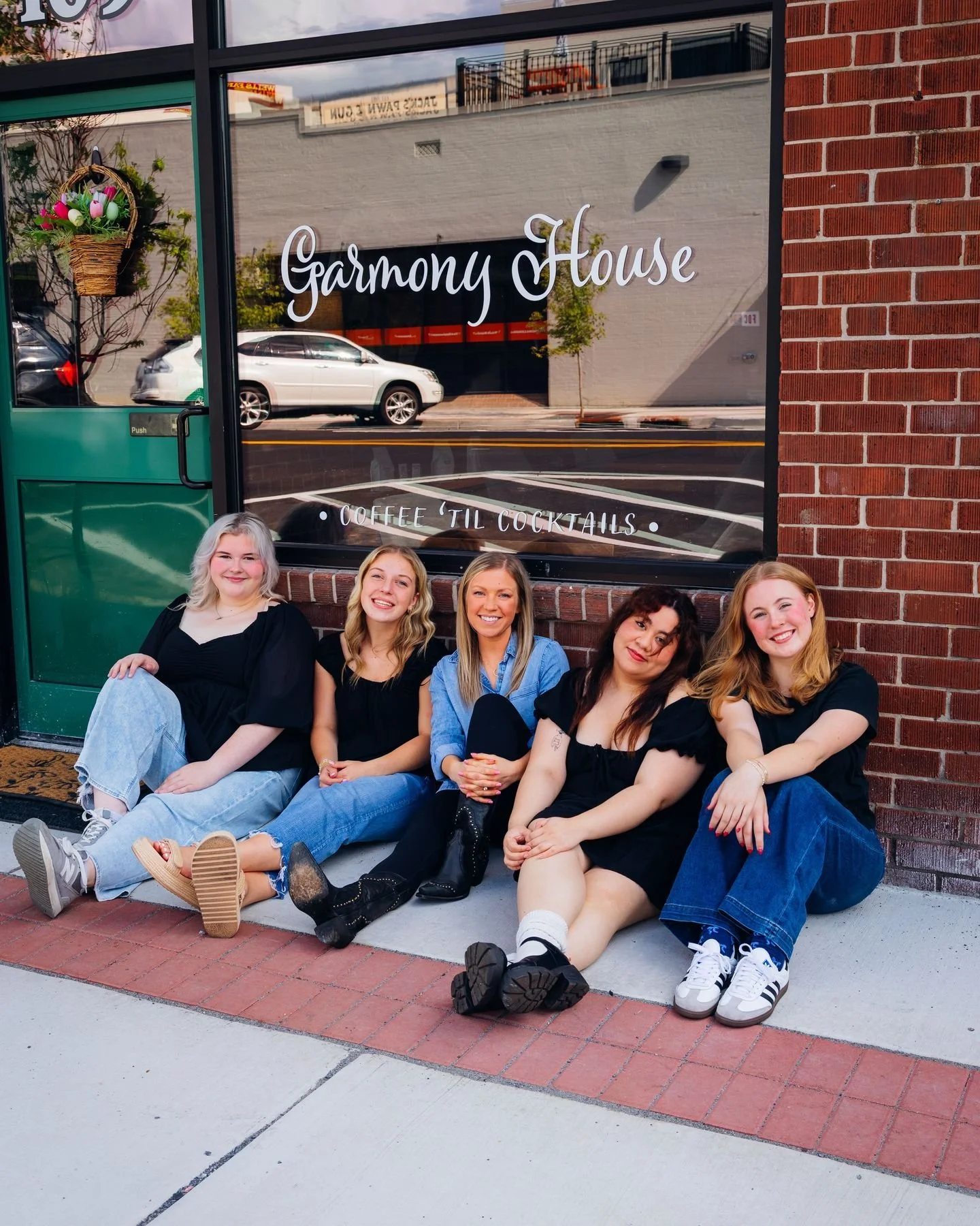 Nothing but love for my garmony girls!! The best part about working with clients on month to month basis is getting to capture their businesses over time (like this sweet season of an all-girl team at @garmonyhouse_cc)! It's like a little scrapbook o