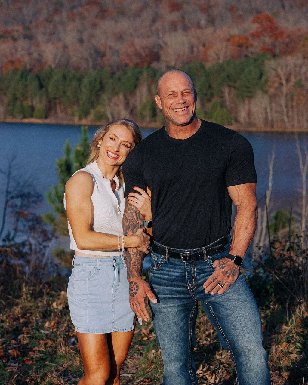 the lakes at the lake 🌊 

my goal during portraits is to make you feel comfortable enough to relax in front of the camera and feel your best. with sean being a bodybuilder, and sarah being the queen she is, they are both posing pros! however, if you
