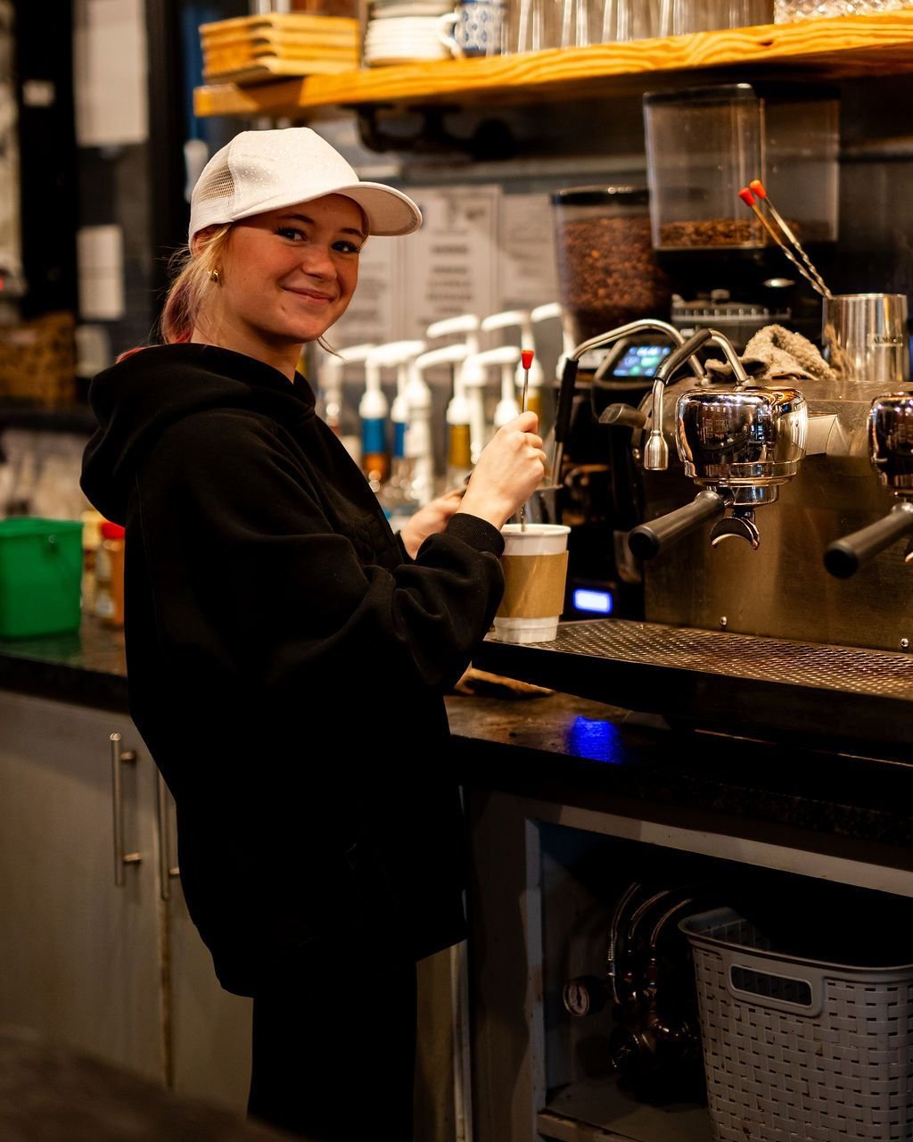 no daylight, no problem!! every photographer knows the struggle of taking photos this time of year with the early sunset 😑 last month's branding shoot with @garmonyhouse_cc didnt leave me with much natural light, but I love how these turned out! cut