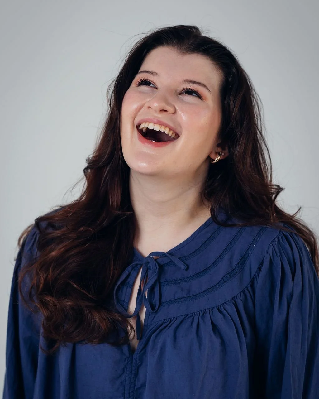 acting headshots with THE @itscarolinariley!! 📸 i still can't believe all the looks we were able to get with just 30 mins in the studio! big shoutout to @collectivephoto.studio for being the perfect backdrop 🤩