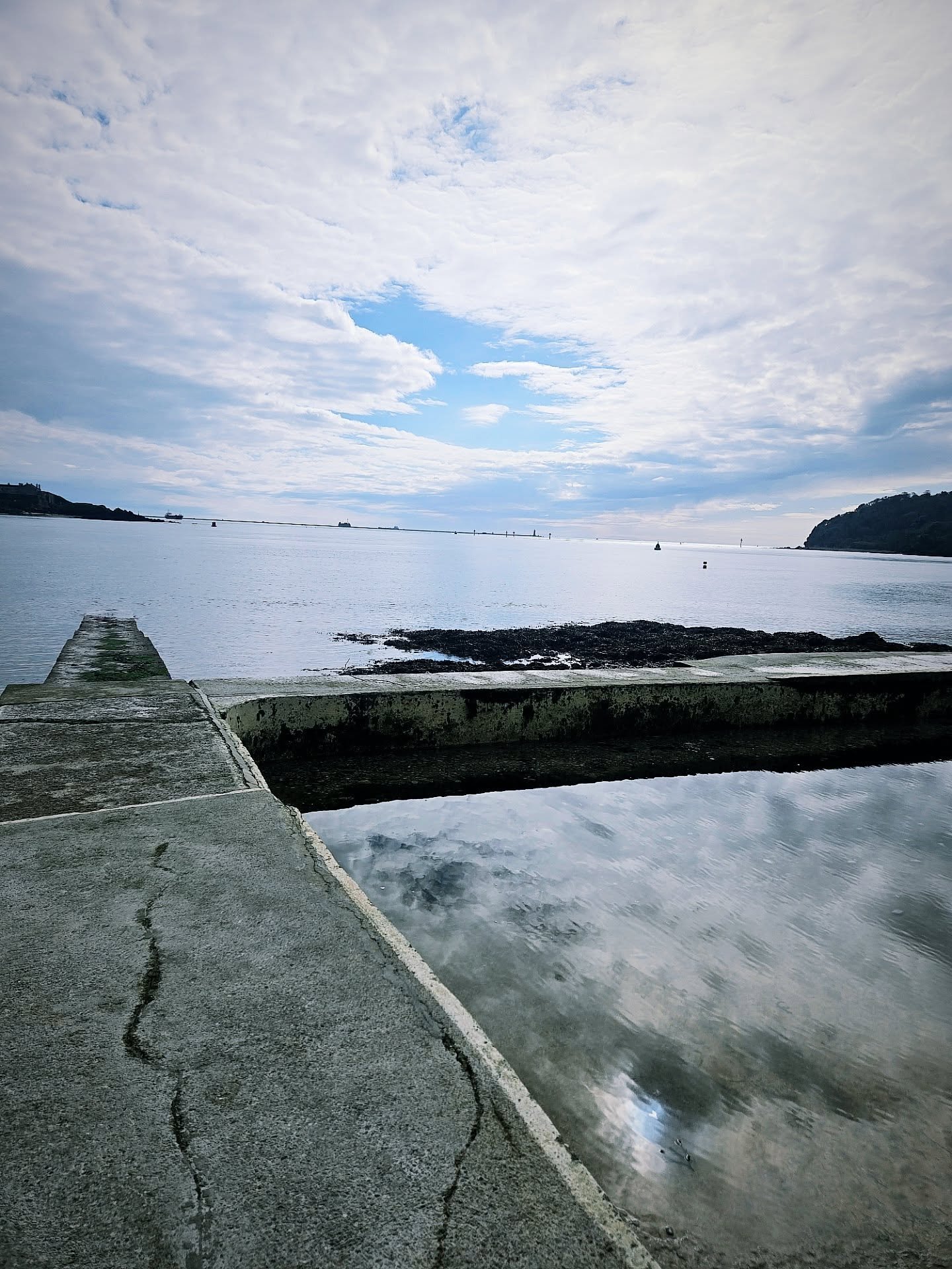 Catching some lunchtime rays and ocean air at Firestone Bay. Perfect ❤️ 
#lovewhatyoudo #plymouth #lovewhereyouwork❤️ @britainsoceancity #tidalpool