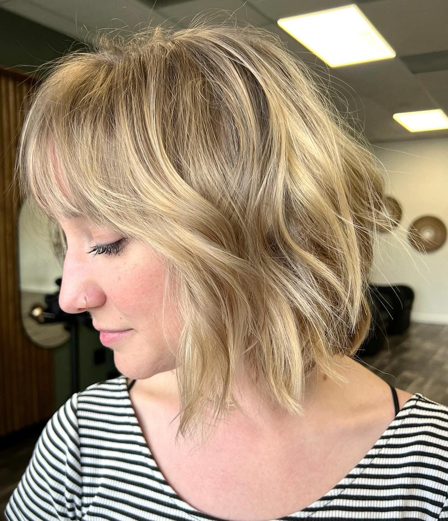 Cutie shaggy bob 😍 my favorite thing to do in the hair world is corrections. This wasn&rsquo;t a color correction, but a cut! It was fun transforming her back to life! And the pretty color helps too 😍

Stylist- @karliedare 

#hairbykarliedare #adai