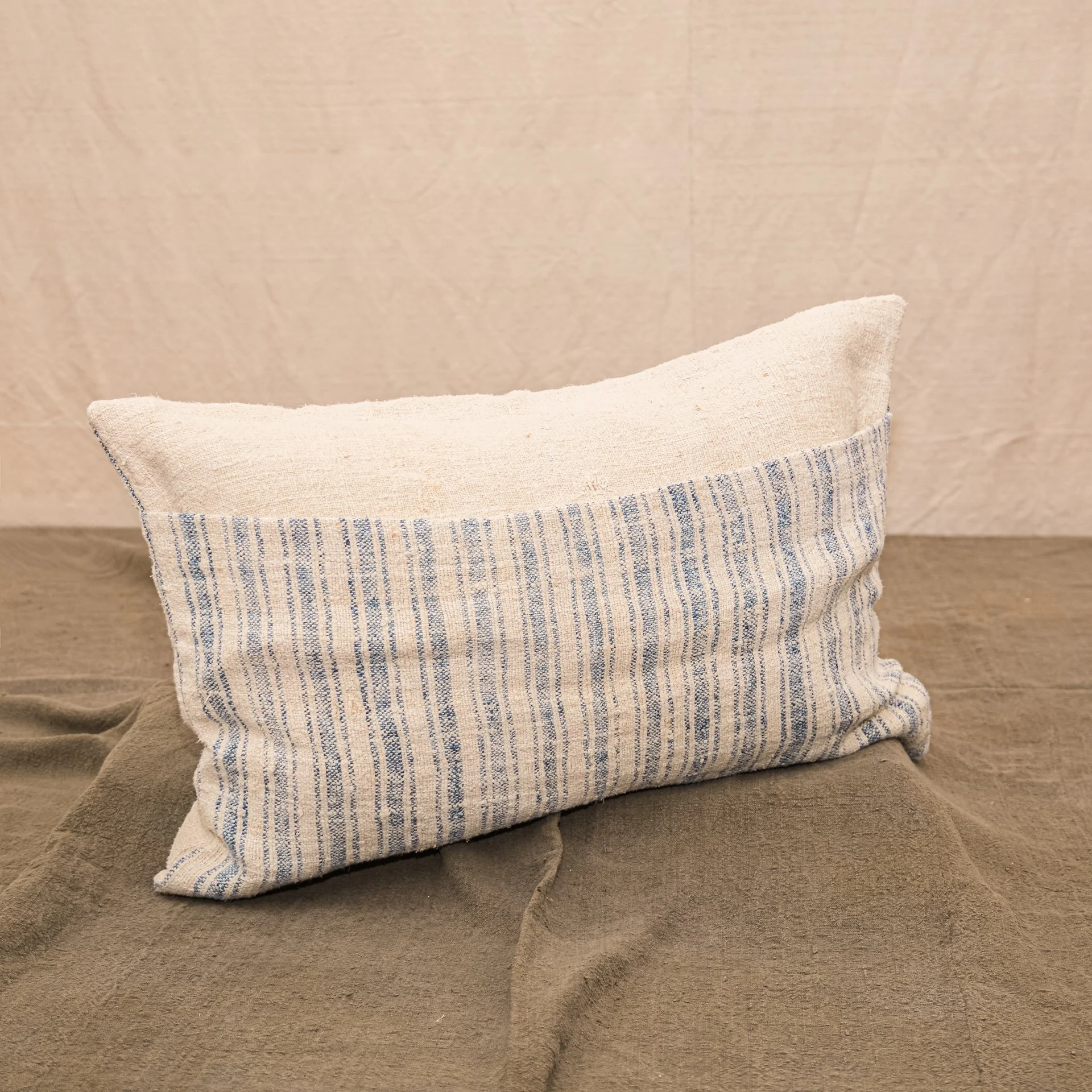 COJÍN “LULWORTH BLUE”  LINO  60X40