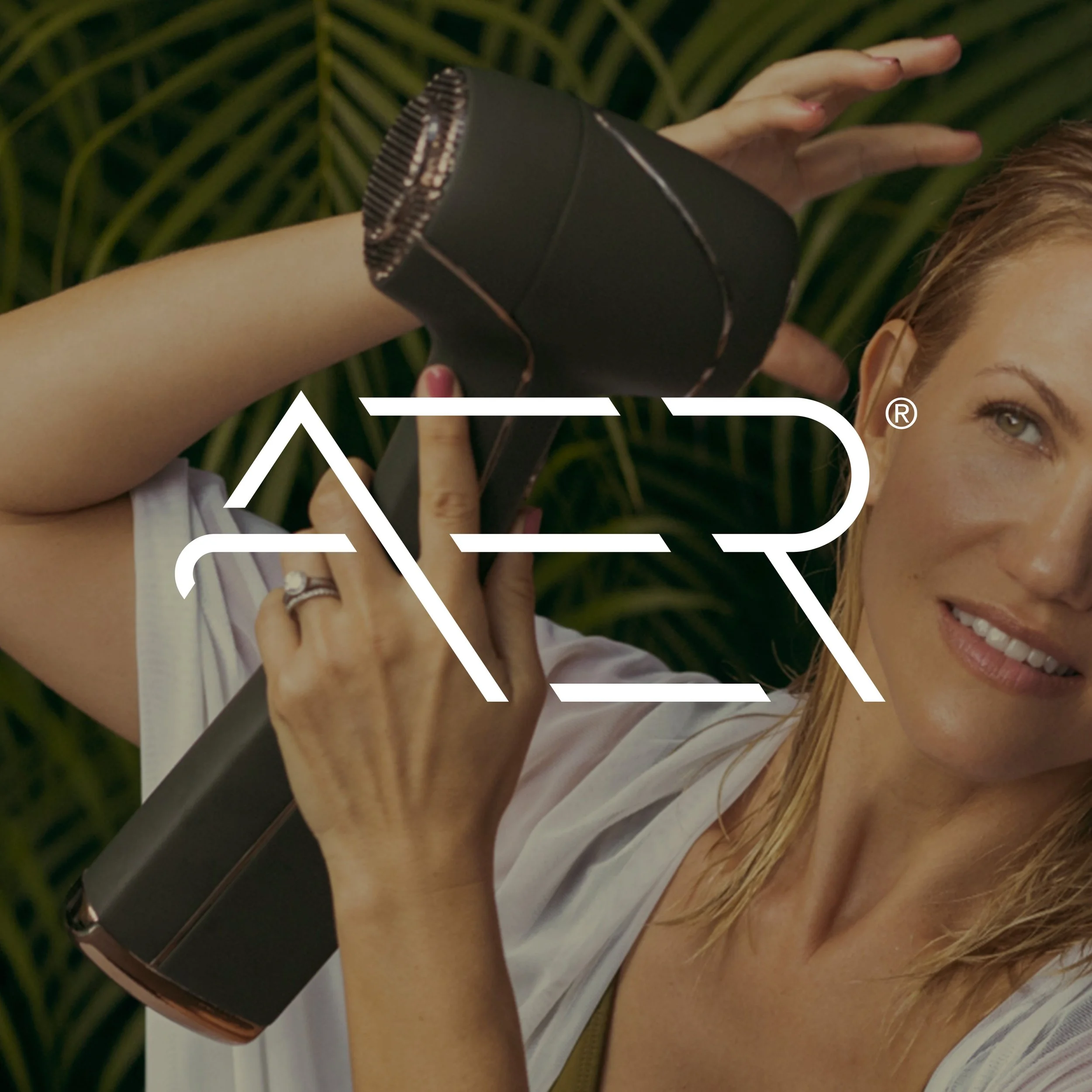 AER
Brand design for the first cordless hairdryer.