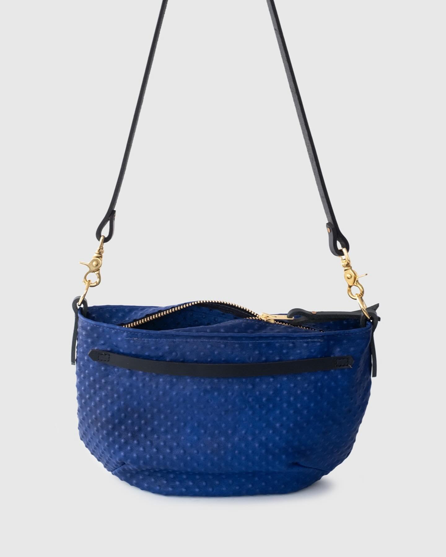 SPRING CLEANING 
Luxe pebble-punched Slouch Clutch 
Reg $455 SALE $225
. 18&rdquo; x 10&rdquo; with clip shoulder strap 
.
DM to acquire 🔵
#royalblue #trueblue #blueleather