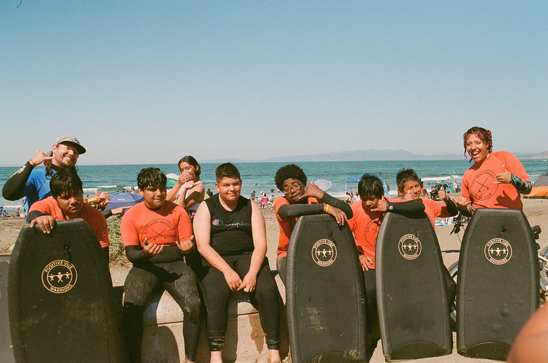 Sometimes we ⚡️SHRED ON SATURDAYS⚡️ In addition to our weekday scholastic surf programs, we bring other Intro to Surfing sessions to community organizations, like our friends at @realoptionsforcitykids! R.O.C.K. has a Saturday program for middle scho