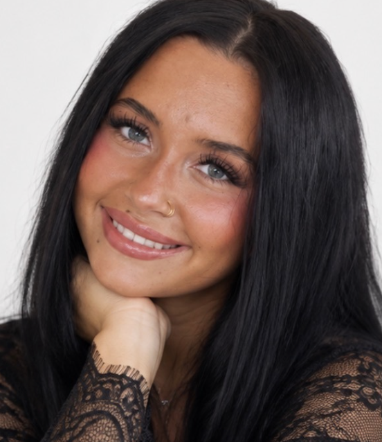 Headshot of Dani Rolón, Client Specialist at LUXE Body Bar