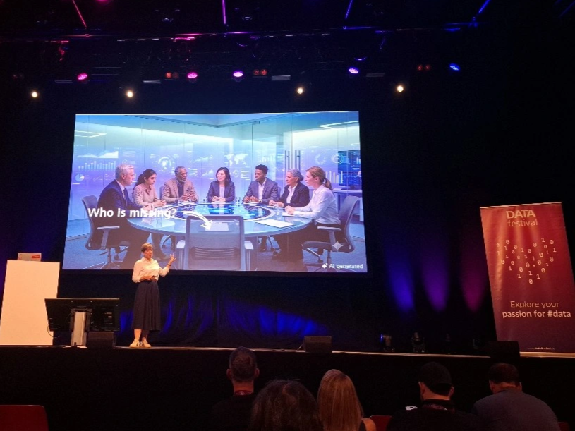 Slide „Who is missing?" mit einer KI-generierten Führungsrunde, DATA festival 2026 Keynote von Alexandra Wander.