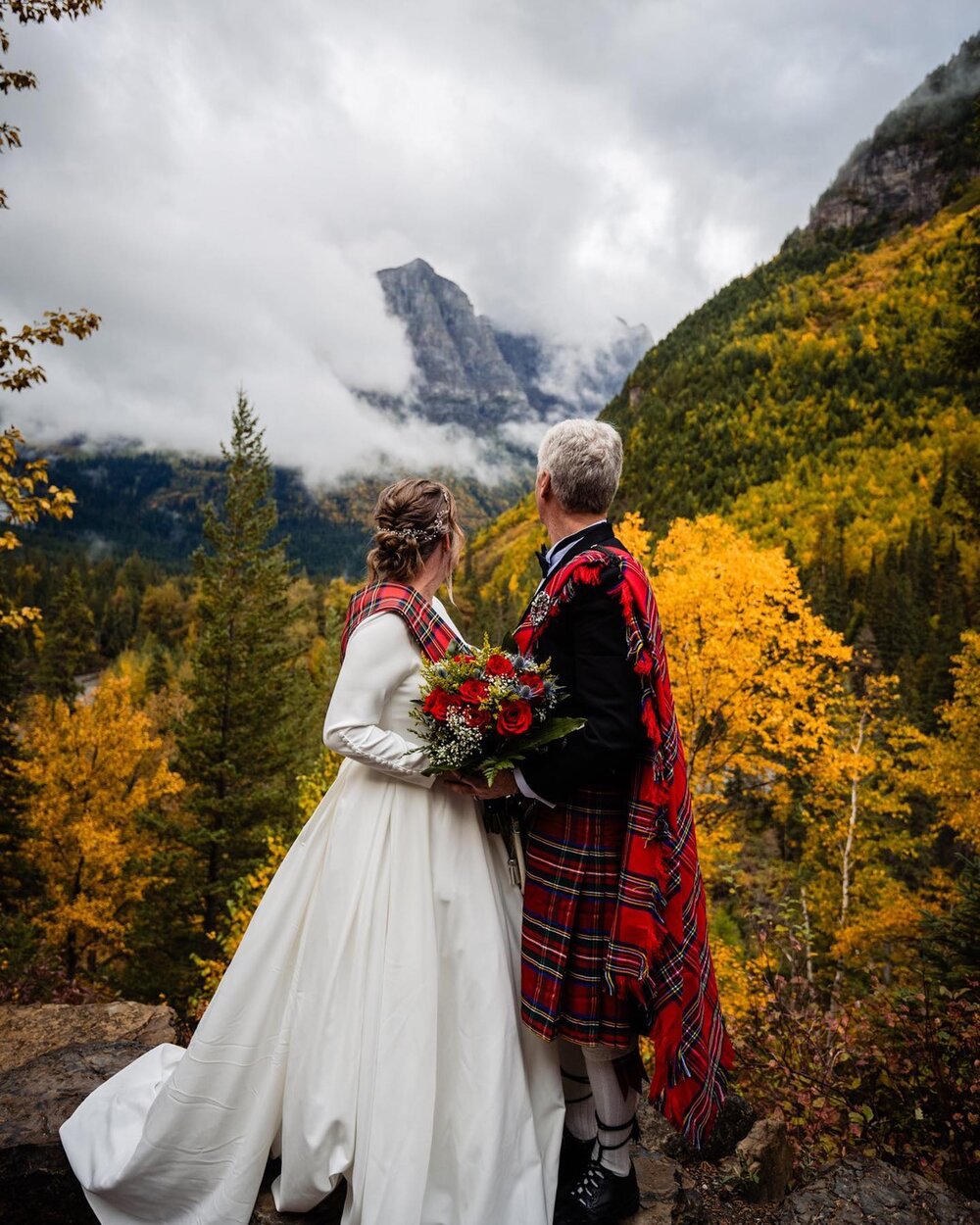 Traditional royal Scottish garb, a hand fasting ceremony, and personalized love songs&hellip; a perfect elopement if you ask us! Fall was in full force on this day colors and wind in all. But the wind couldn&rsquo;t blow this love away. Read about it