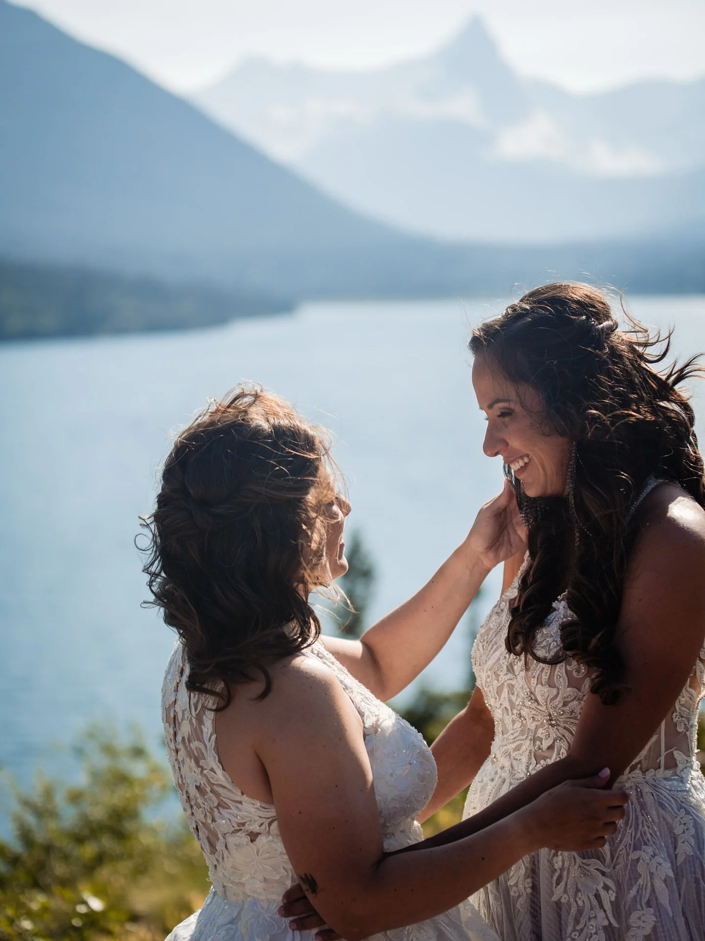 You + Me + the Mountains 🩷🏔️🩷 
Photographer: @lindseyjanephotographer 
🏳️‍🌈
#elopemontana #montanawedding #elopmentphotographer #elopement #elopementmagic #montanamoment #montanaelopement #montanabride #glaciernationalpark #glacierwedding