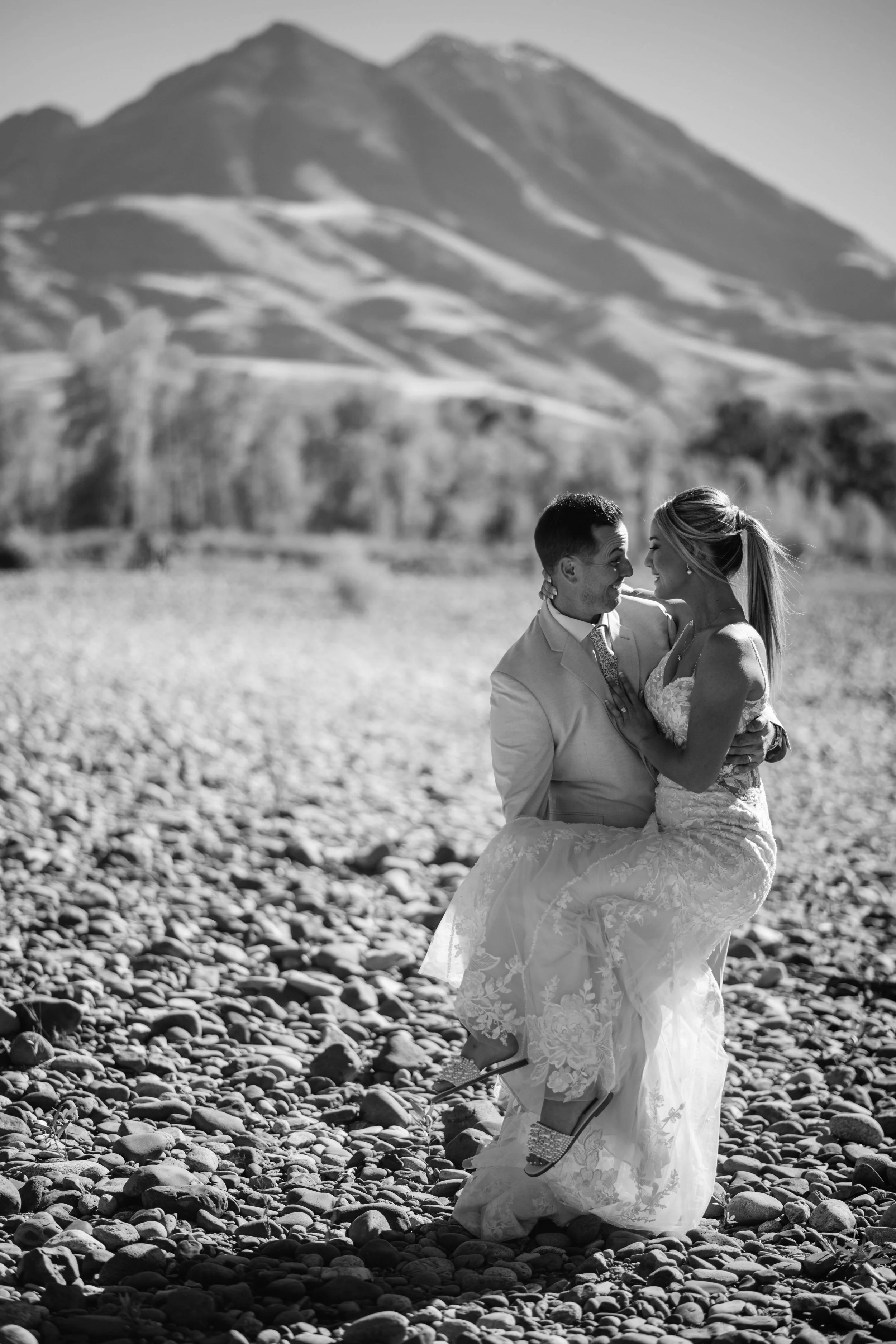 lindseyjanephotography_couple_YR0061.jpg