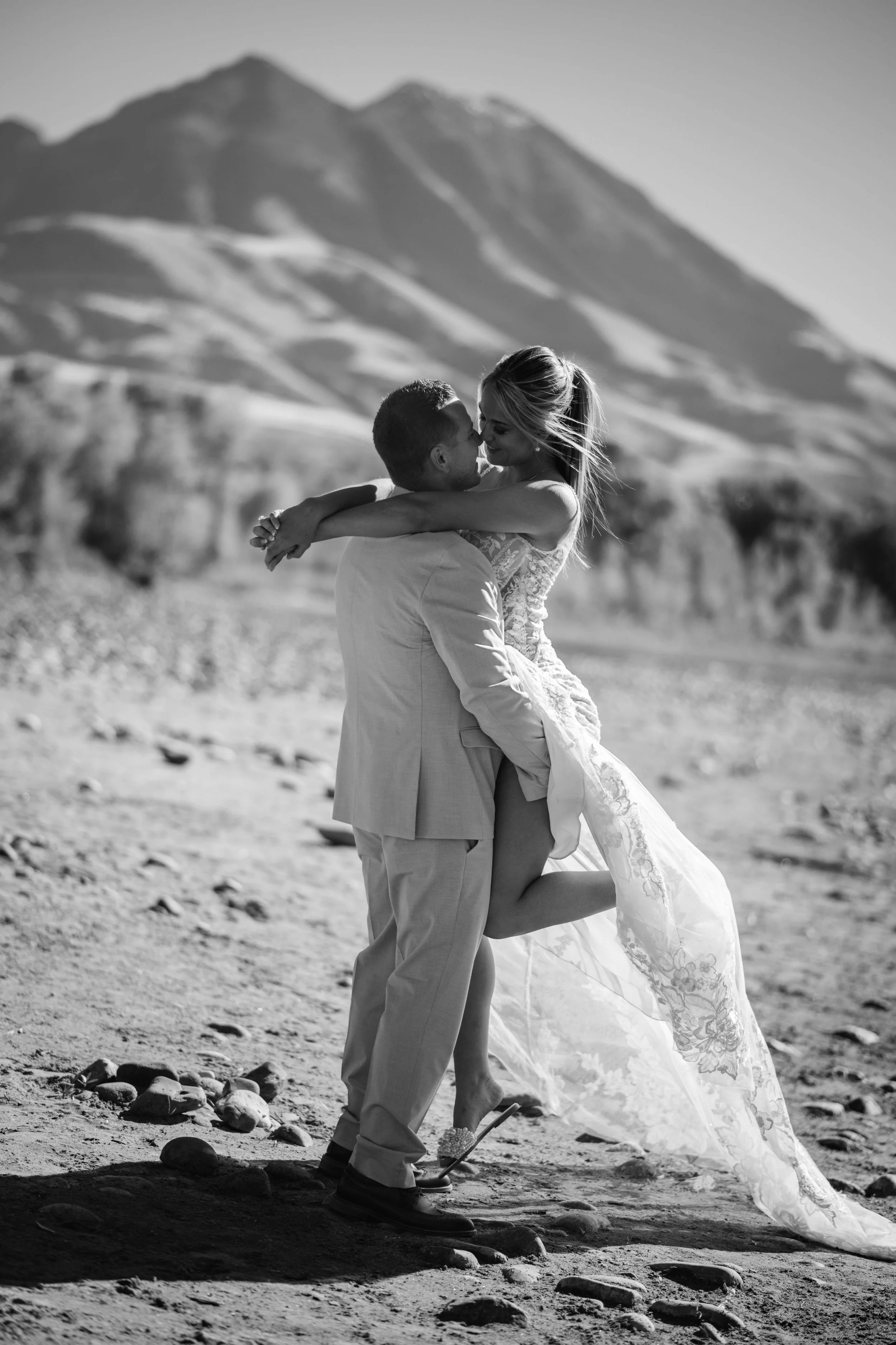 lindseyjanephotography_couple_YR0132.jpg