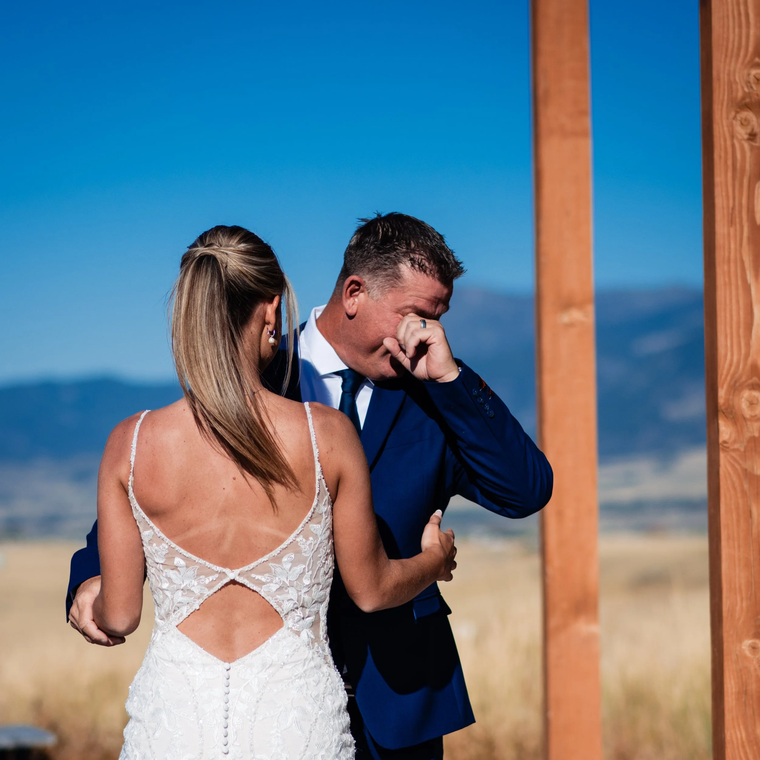 lindseyjanephotography_firstlook_dad0015.jpg