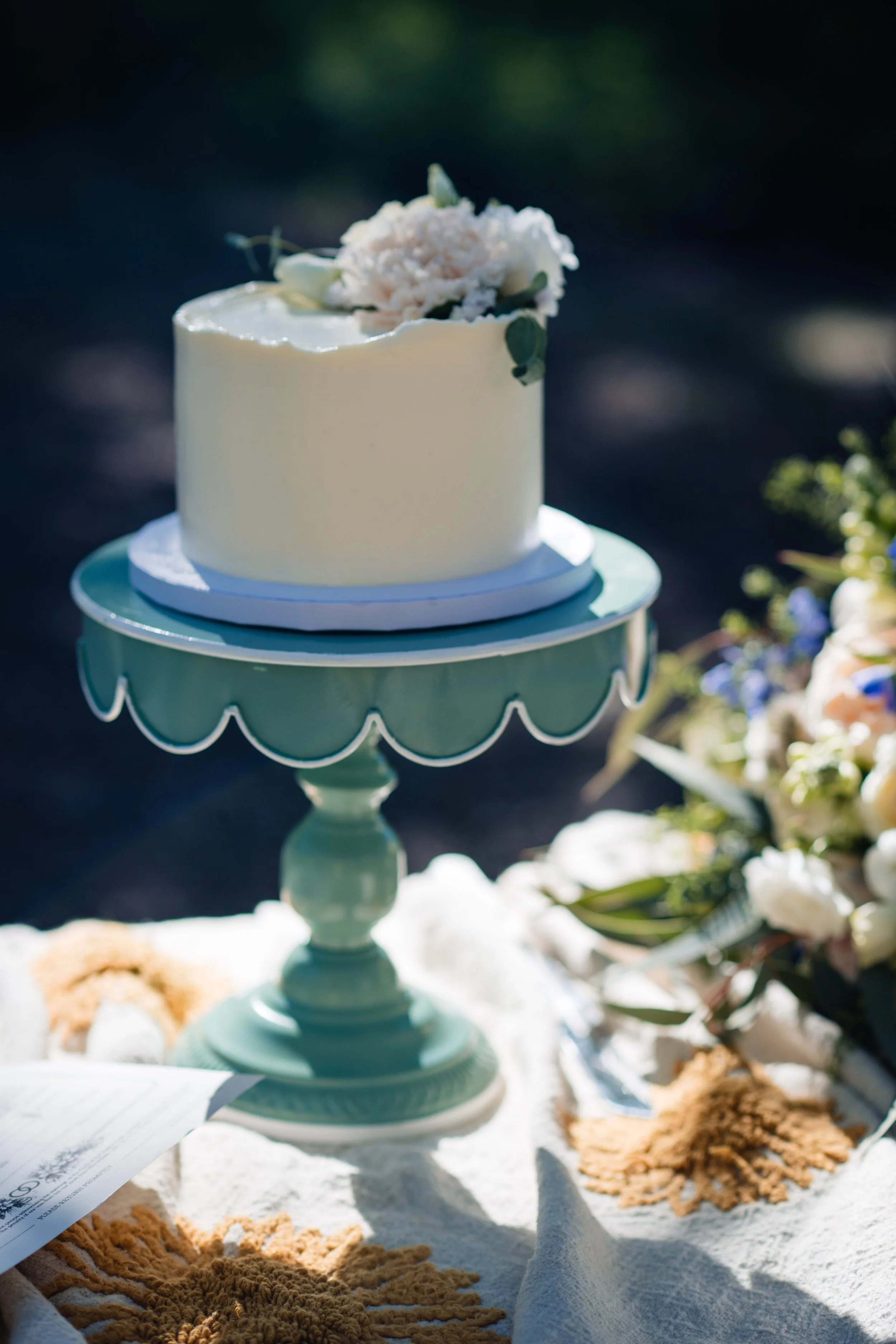 LindseyJanePhotography_cake_candids0006.jpg