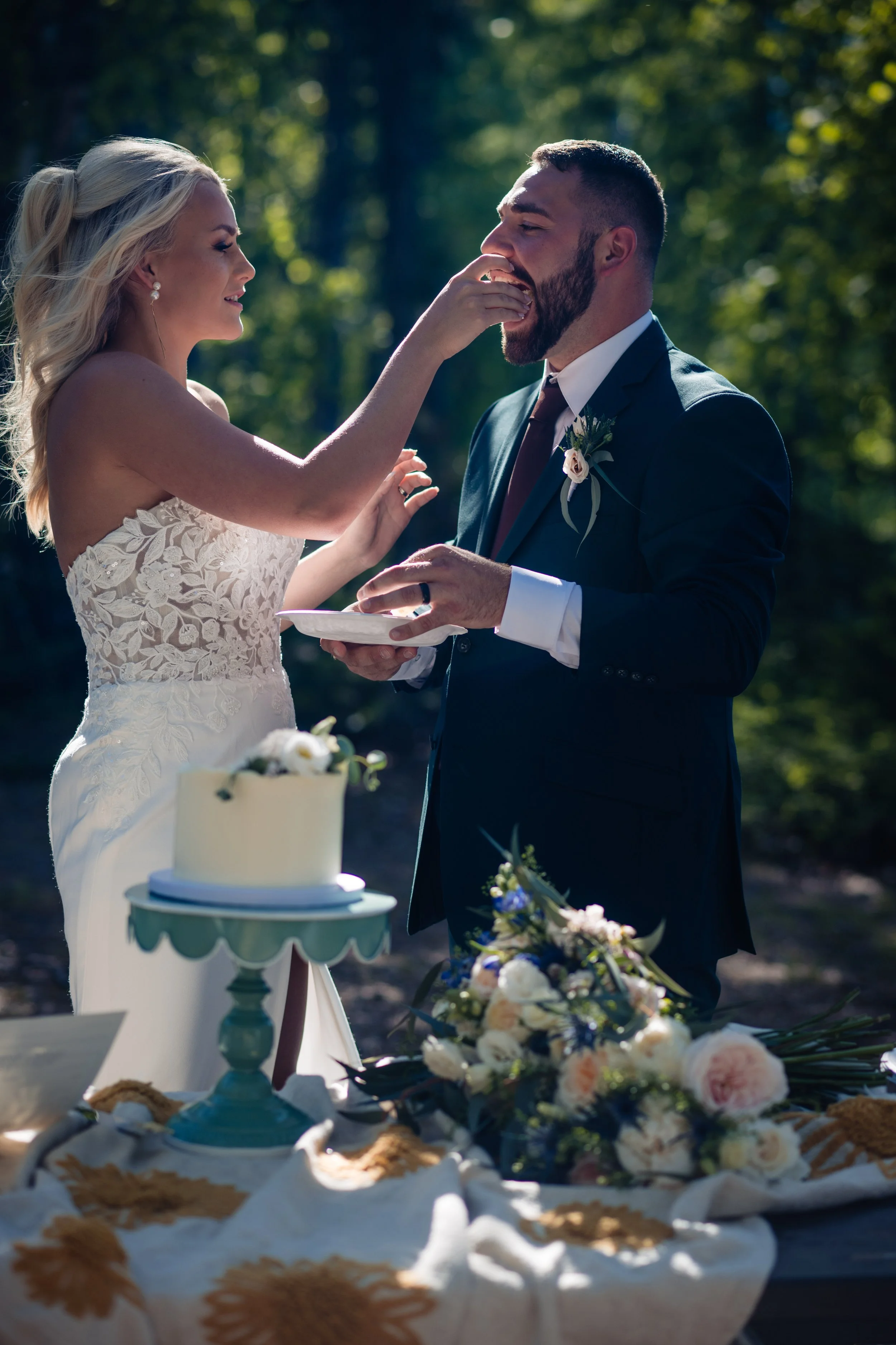 LindseyJanePhotography_cake_candids0013.jpg
