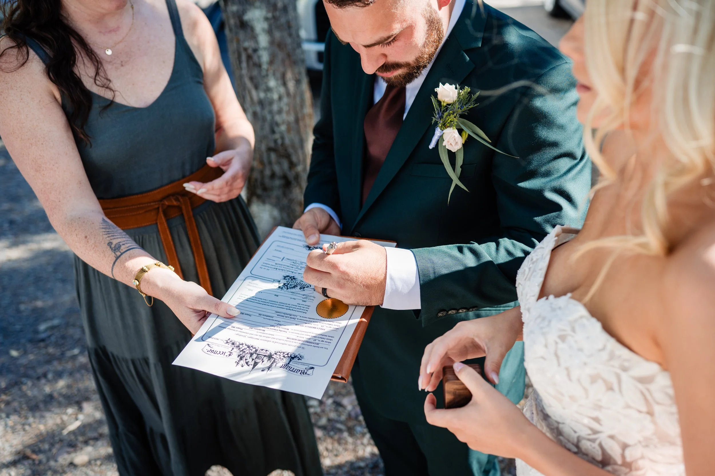 LindseyJanePhotography_cake_candids0037.jpg