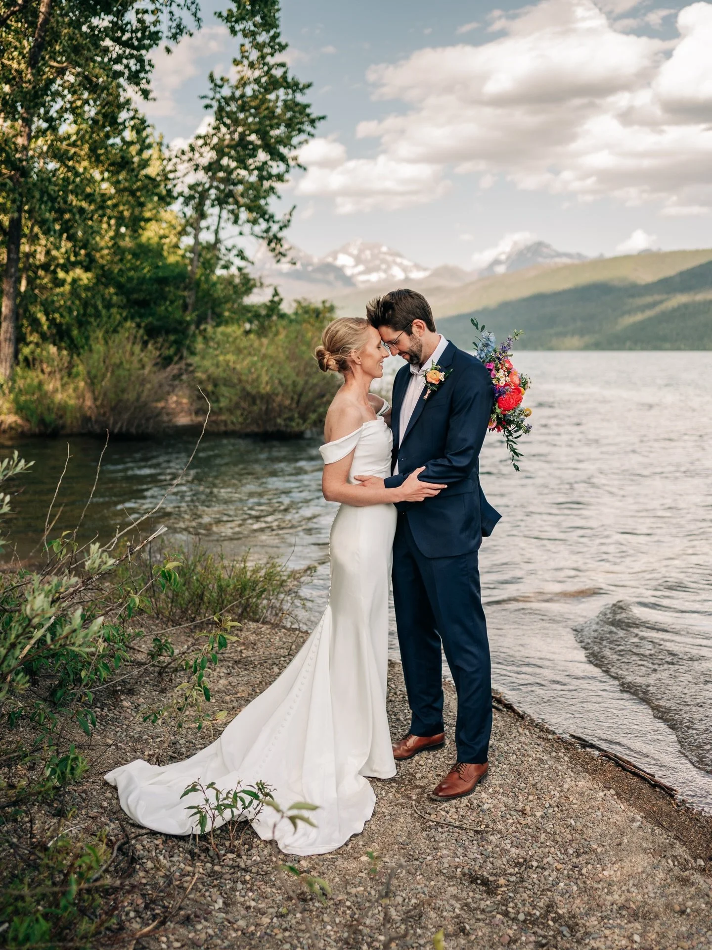 Jessica &amp; Michael🩷Their elopement in Glacier National Park was the kind of day that feels effortlessly joyful from start to finish! More on our blog (link in bio). 

Photographer: @jennifervernarskyphotography 
Celebrant: @lichenandpines.letterp