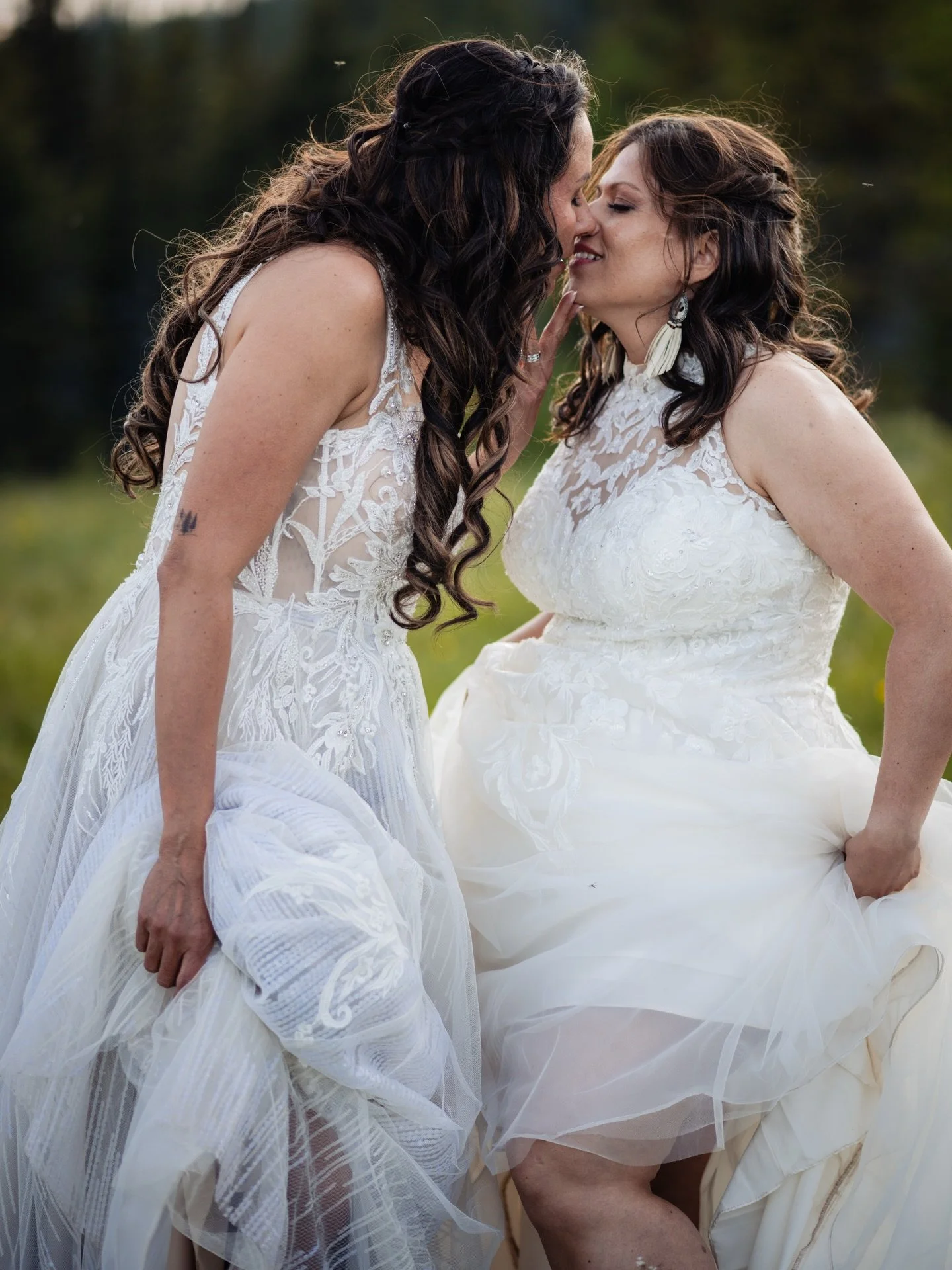 🩷Abigail &amp; Rosa🩷 These two were pure sunshine: sweet, kind, and absolutely glowing despite the heat (and oh wow, it was HOT). Abigail&rsquo;s two girls were there too, making the day even more meaningful after their incredible month-long road t