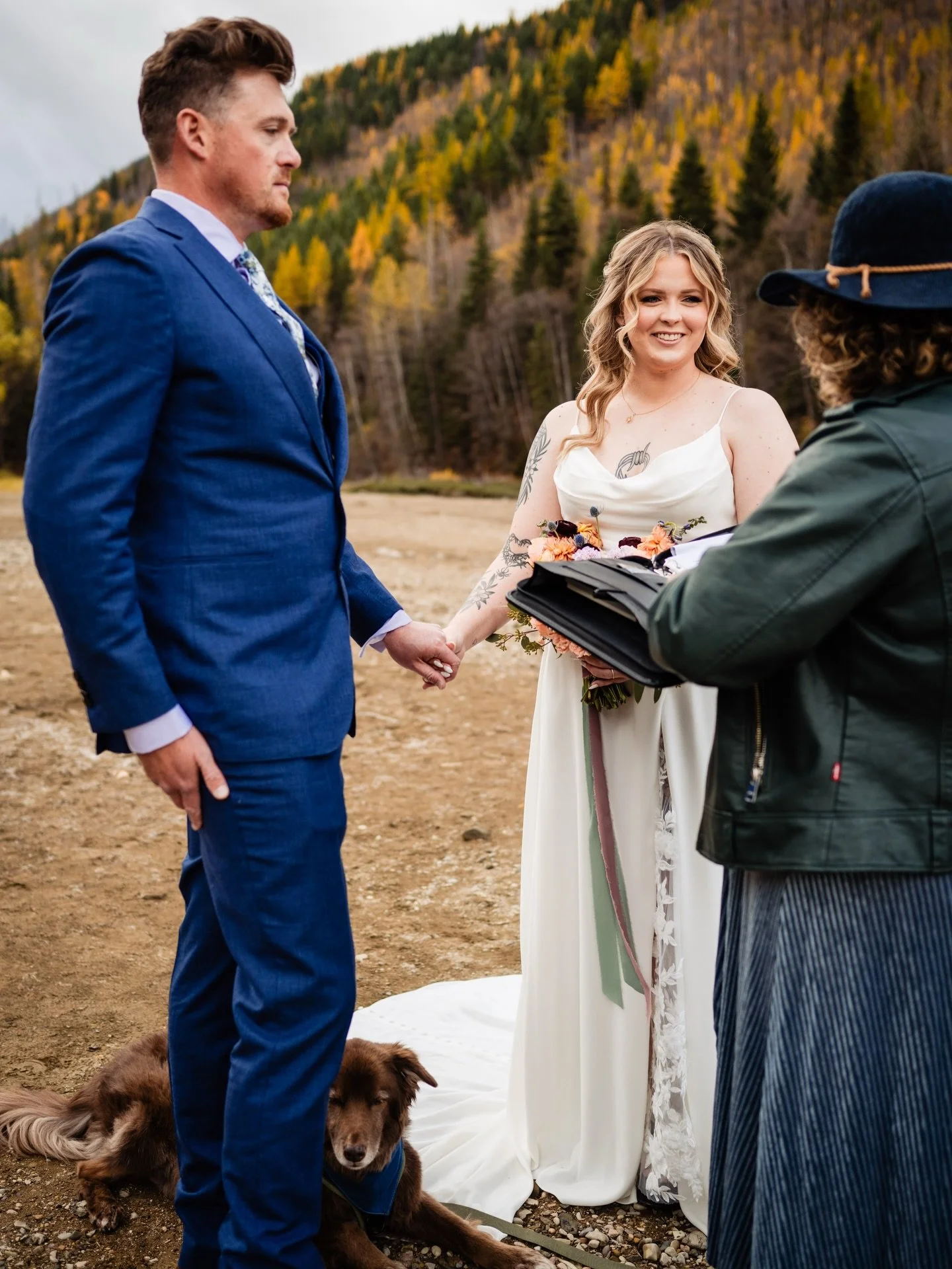 Along a quiet creek on the shores of Hungry Horse Reservoir, these two tatted lovebirds exchanged the most heartfelt vows (because all truly romantic vows begin with, &ldquo;Hey big dawg&rdquo;), honoring the people and experiences that shaped them a