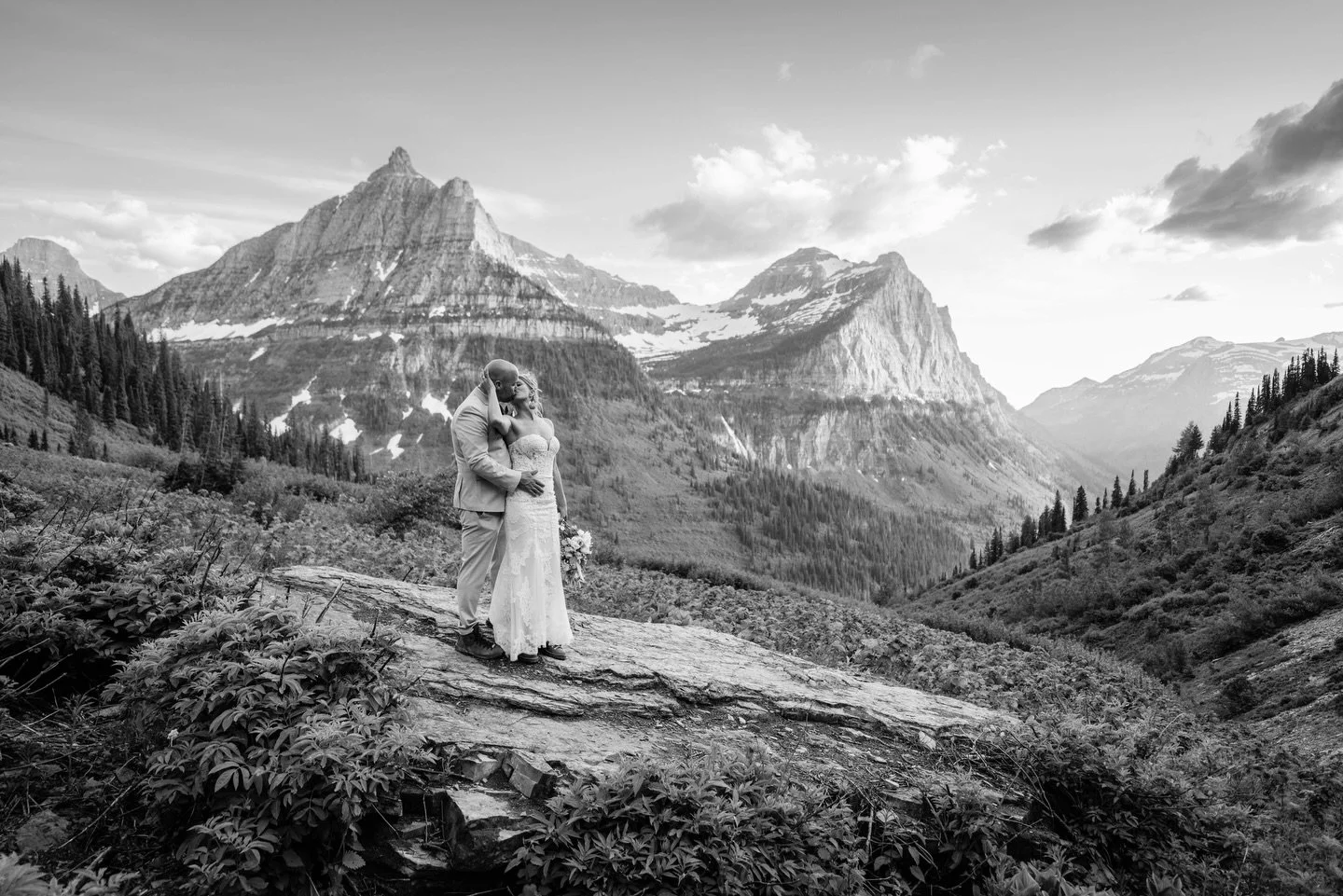 🩷Sarah &amp; Jake&rsquo;s June elopement in Glacier National Park was the perfect mix of heartfelt, hilarious, and wildly beautiful. More on our blog (link in bio)

Photographer: @lindseyjanephotographer 
Ceremony written: @erinsabin_wellness 
Cerem
