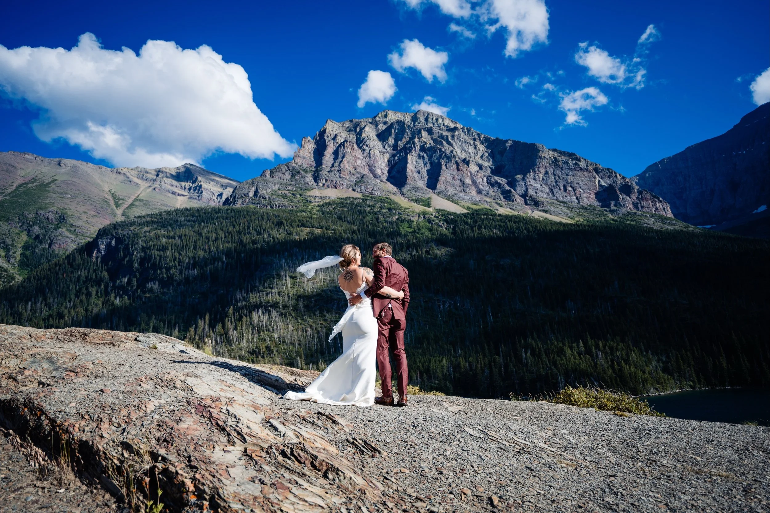 Shelby &amp; Josh&rsquo;s intimate Sun Point Elopement 🩷 The whole day felt effortless: warm, breezy, and full of the kindest people. Shelby &amp; Josh are the definition of laid-back and deeply in love, and their wedding weekend? One no one will ev