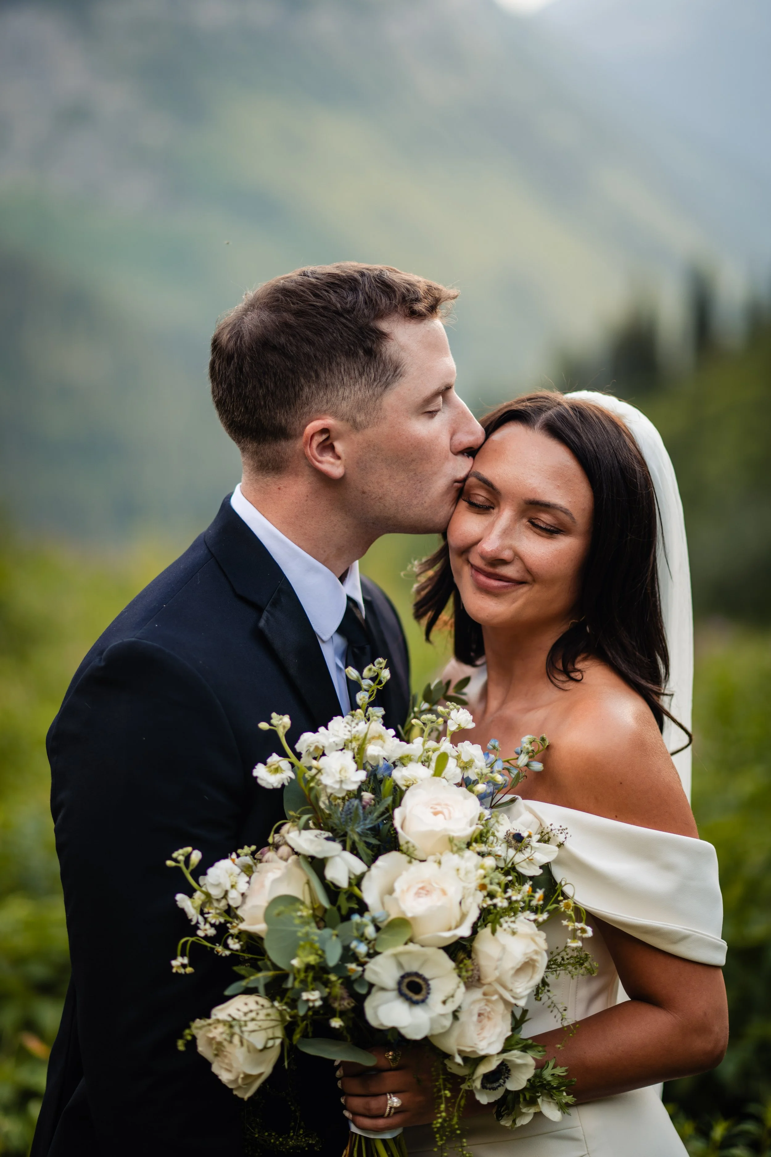 elopemontana_couple0214.jpg