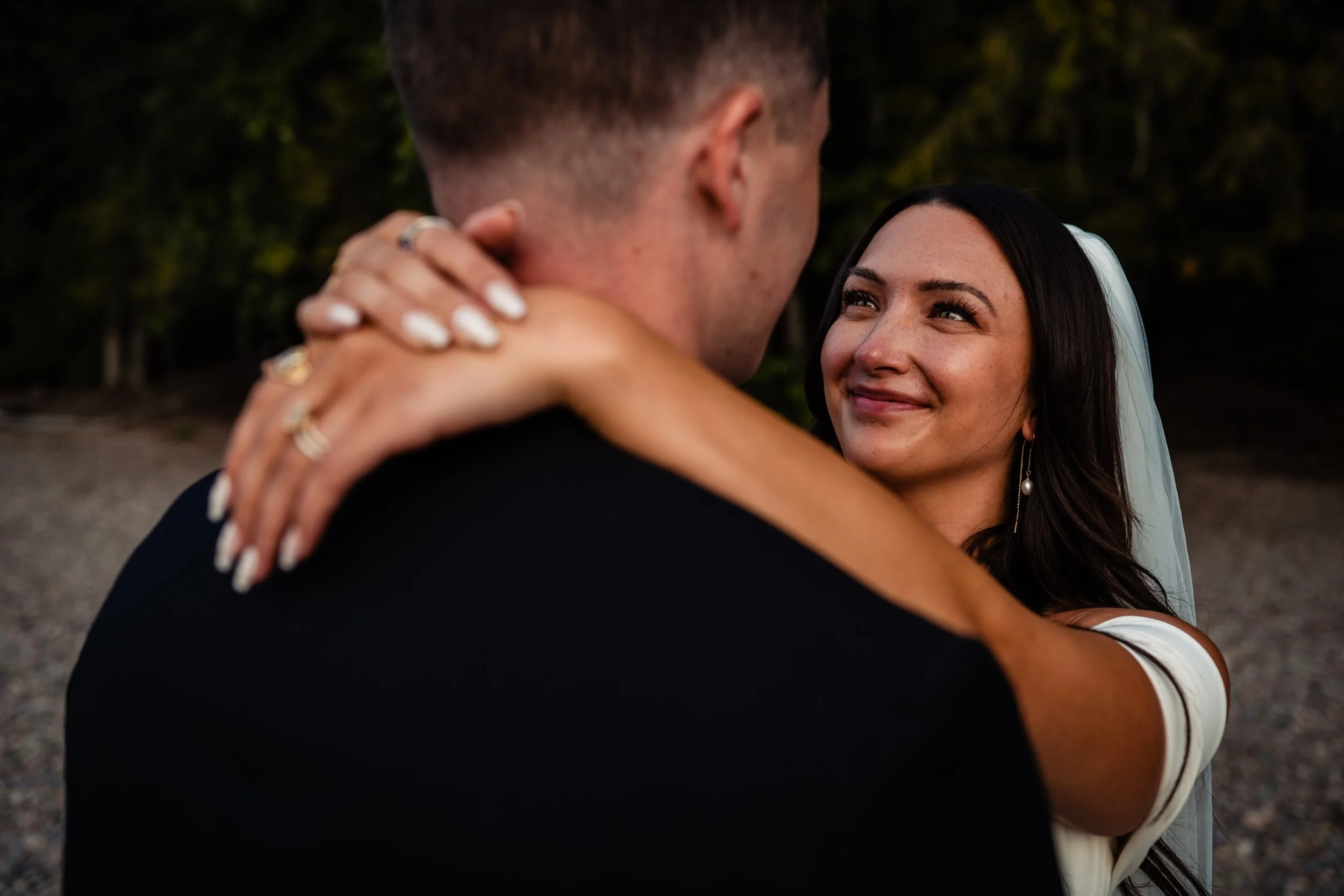 elopemontana_cake_bubbly_couple0038.jpg