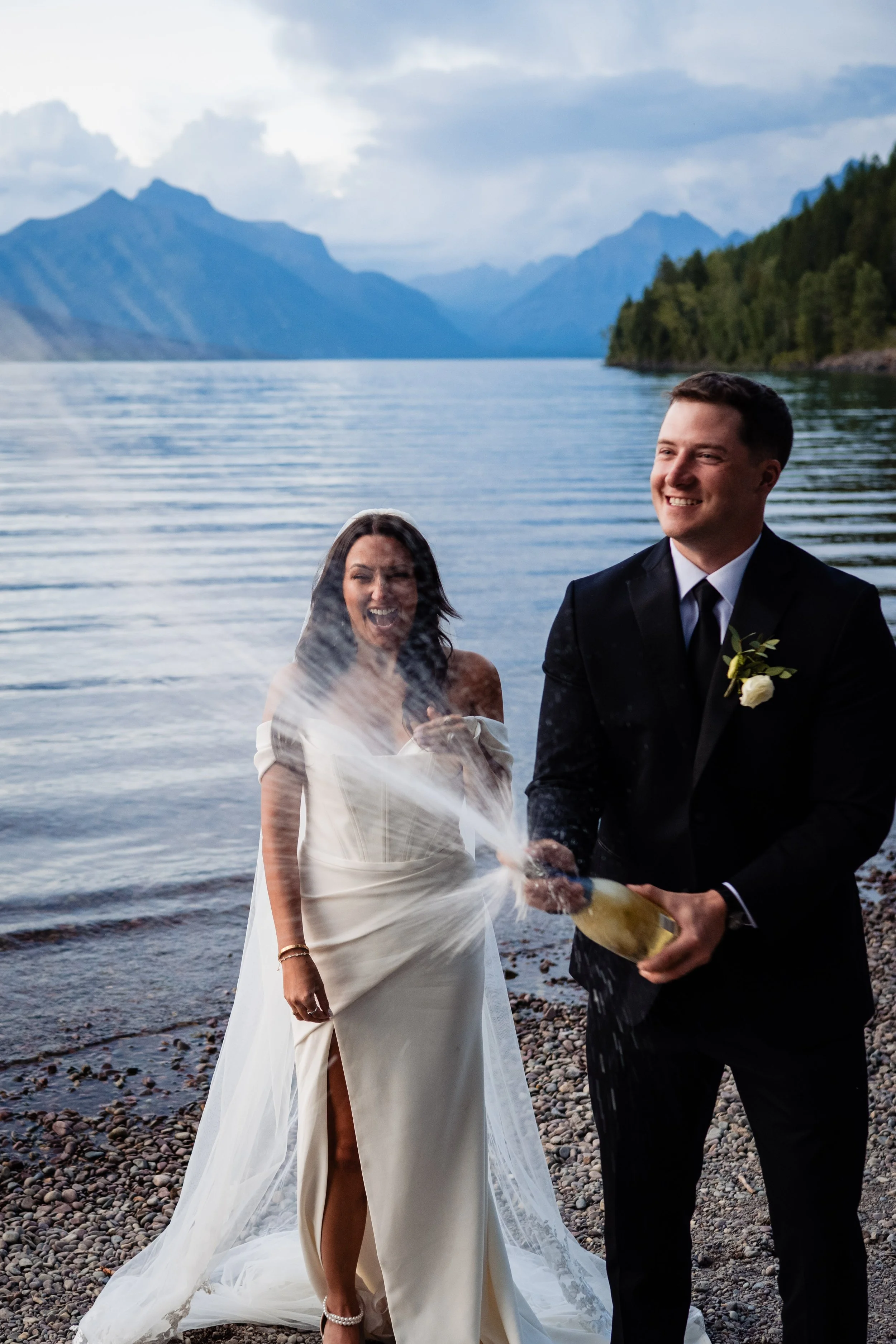 elopemontana_cake_bubbly_couple0062.jpg
